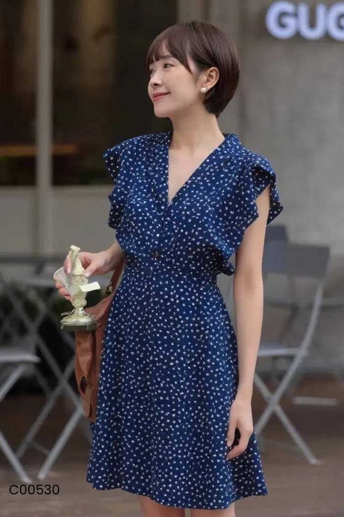 Váy xanh than chấm bi trắng