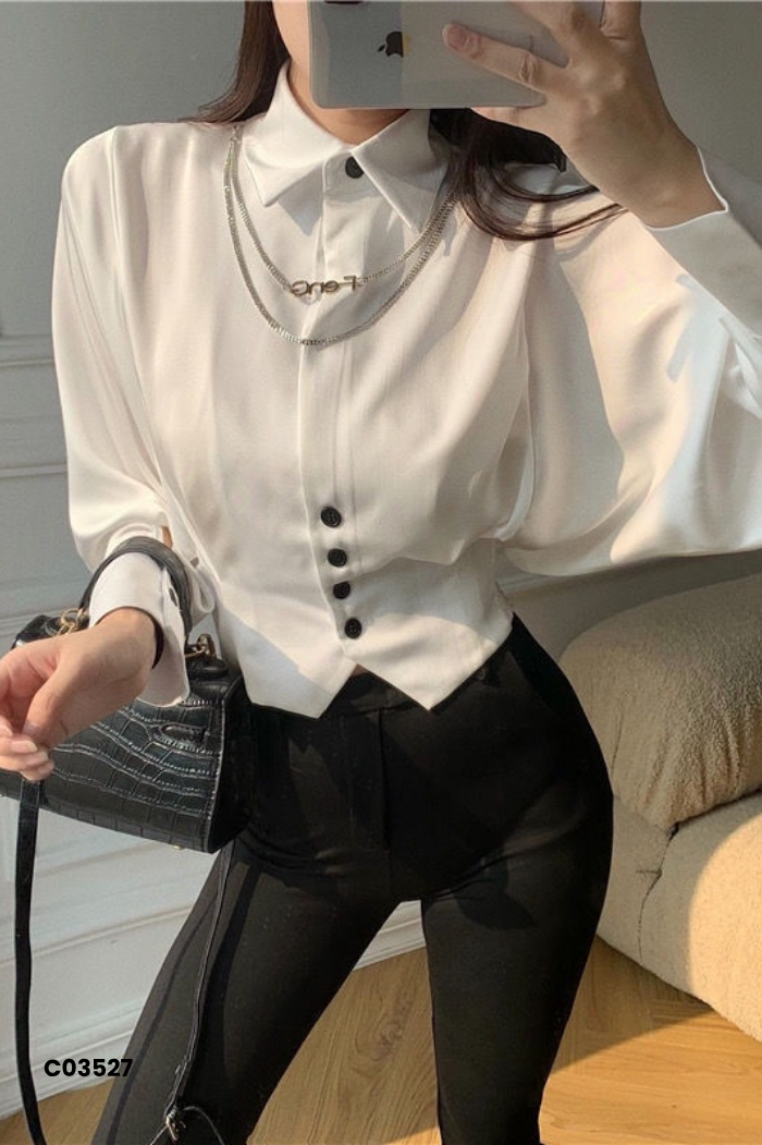 Áo sơ mi trắng be cúc đen