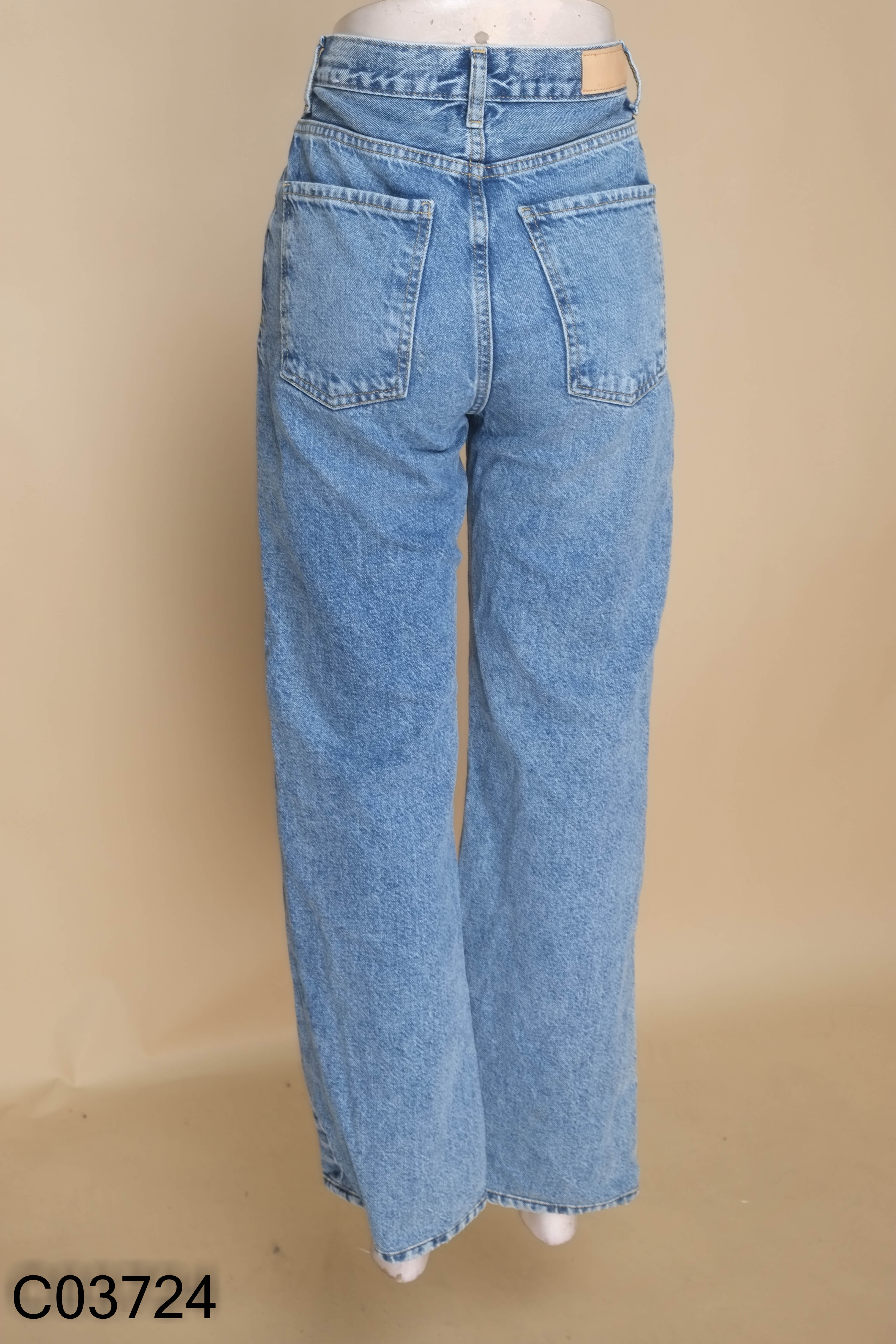 Quần jeans xanh MNG