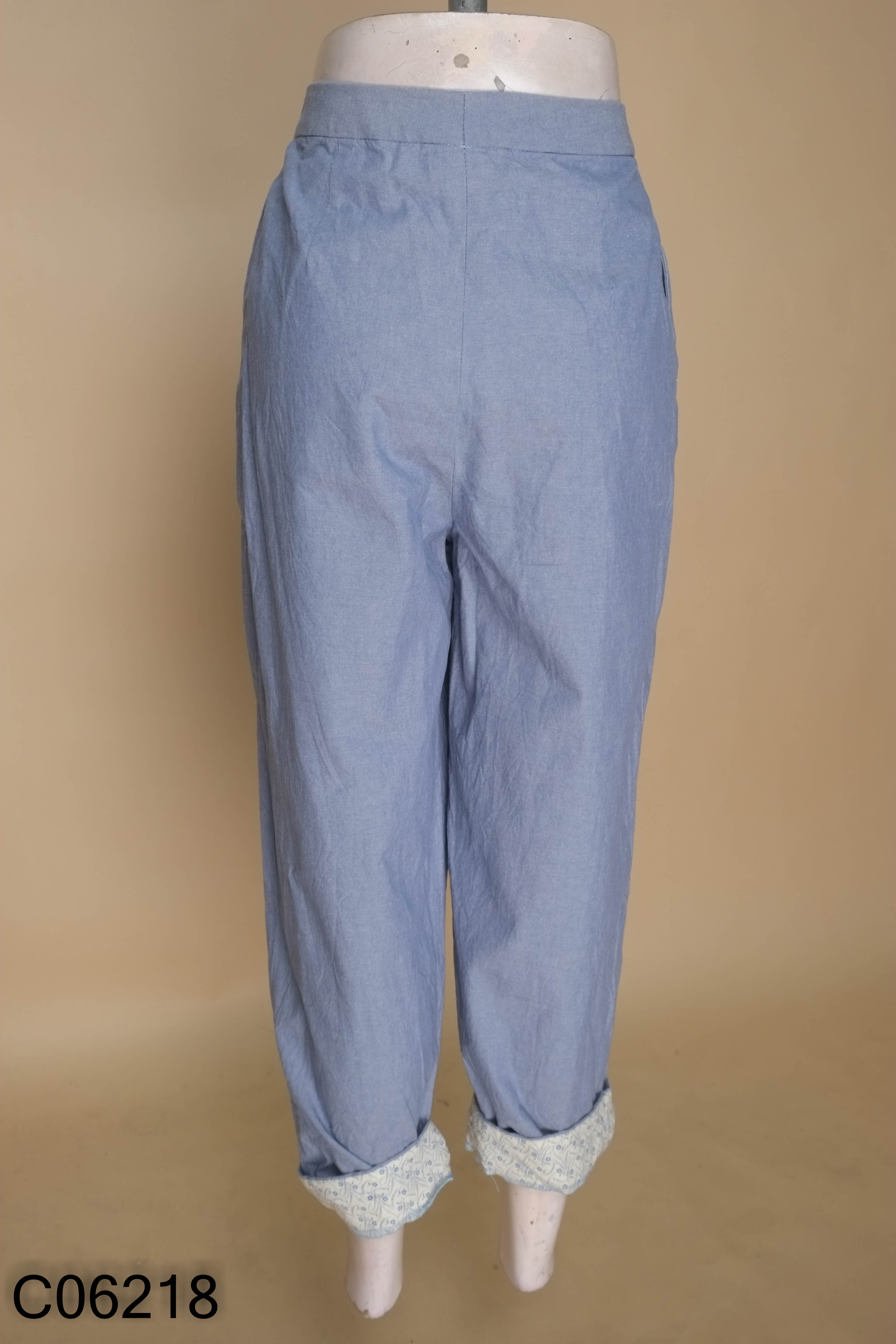 Quần jeans xanh MÂY gấu hoa