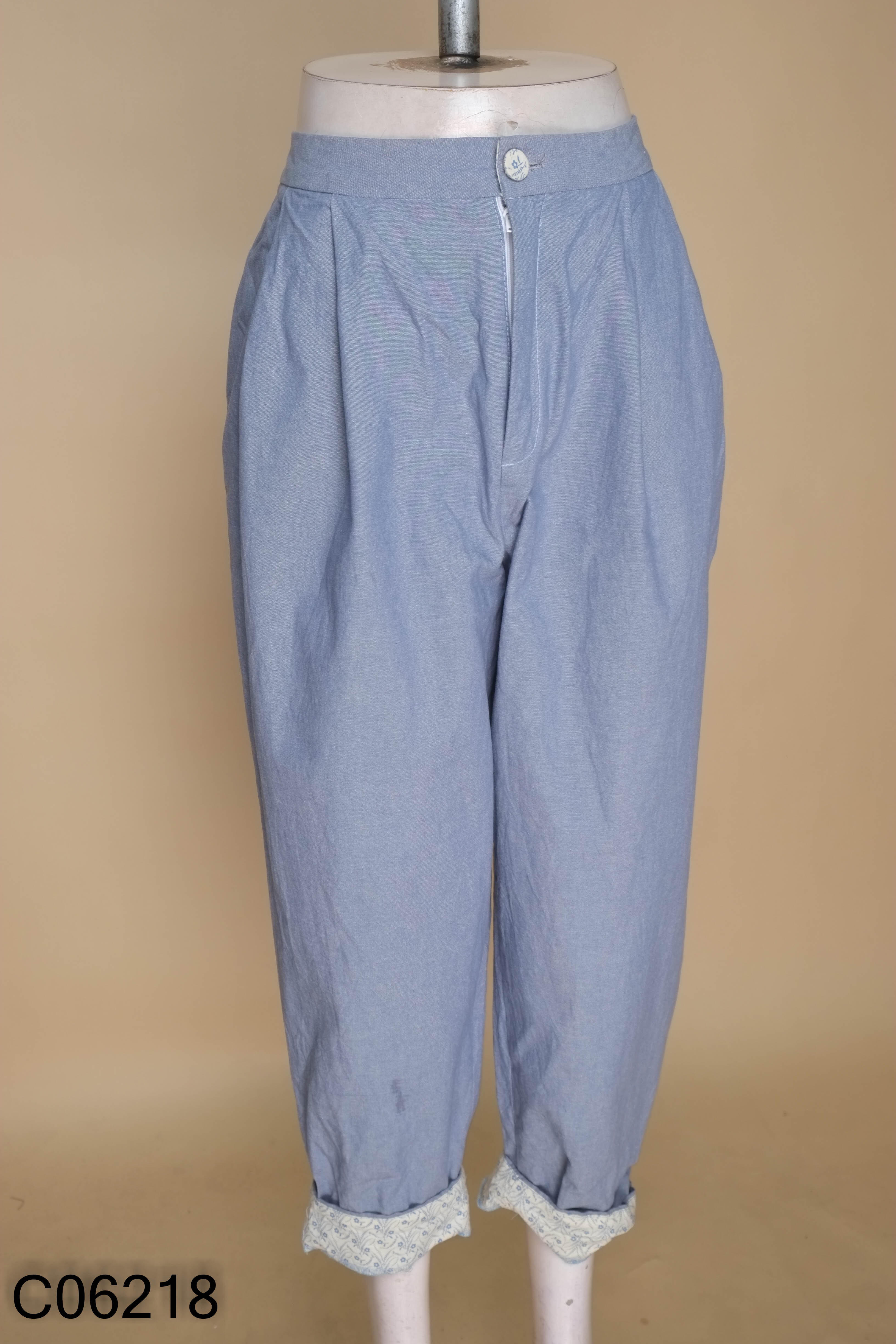 Quần jeans xanh MÂY gấu hoa