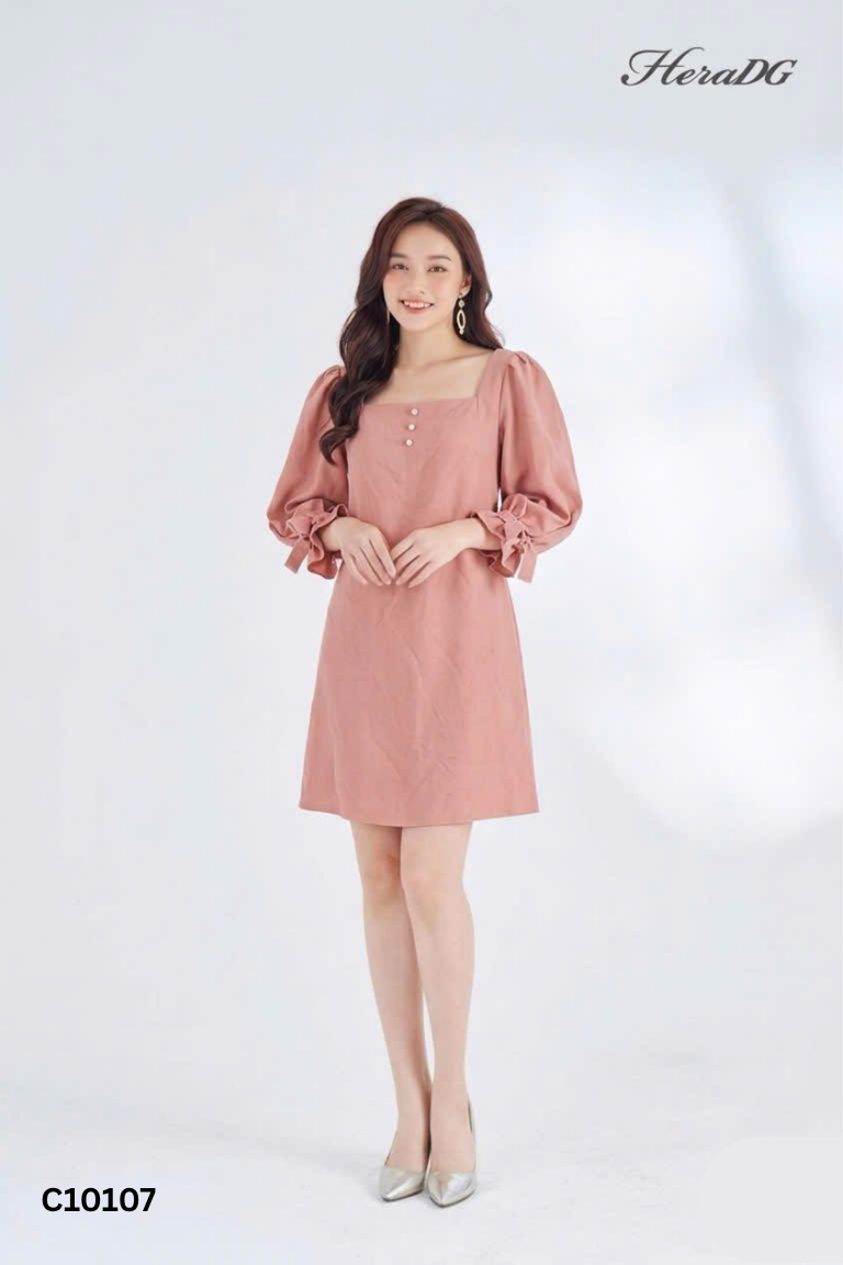Váy 92 WEAR hồng cổ vuông