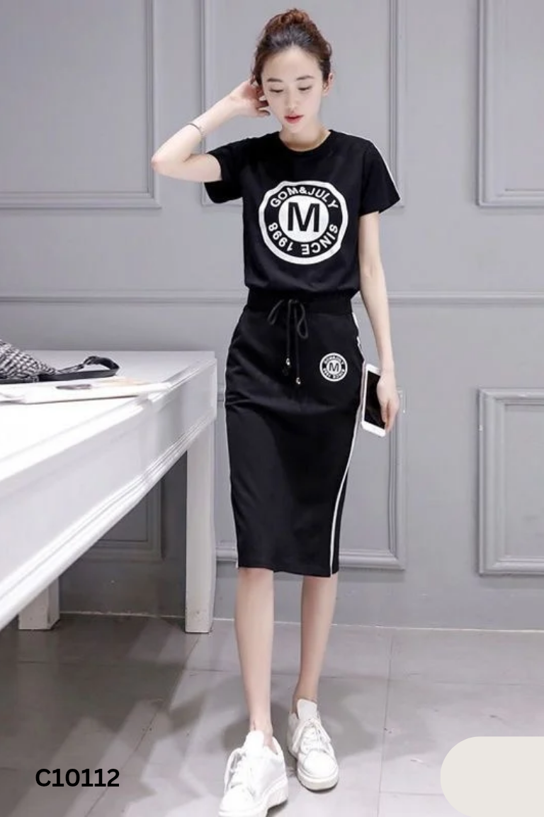 Chân váy đen kẻ viền