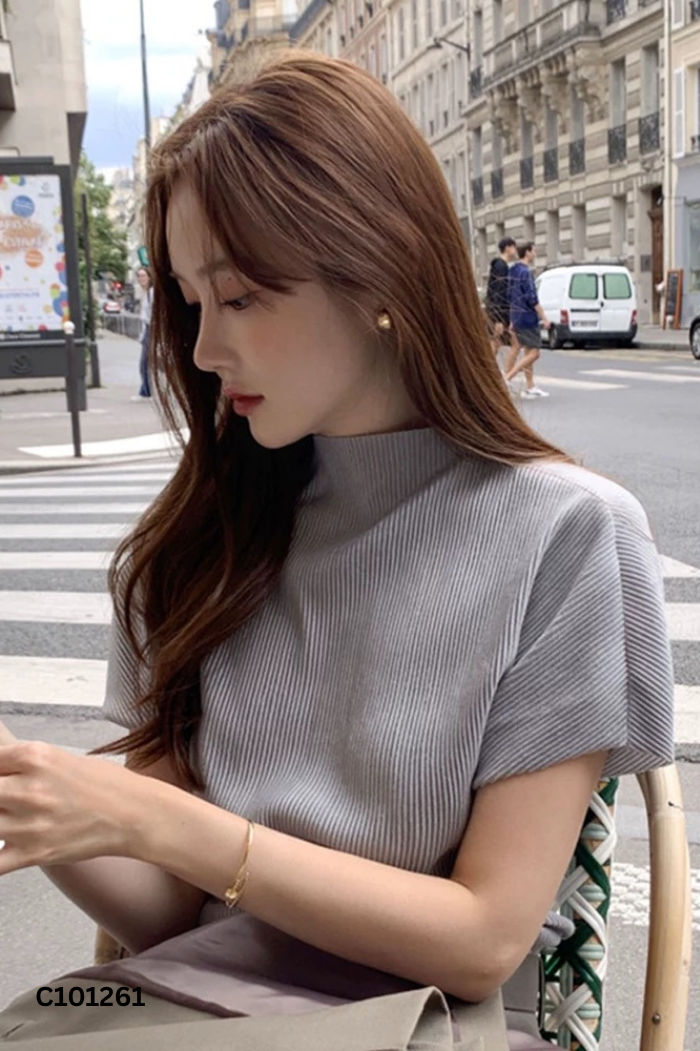 Áo len xanh rêu cổ lọ