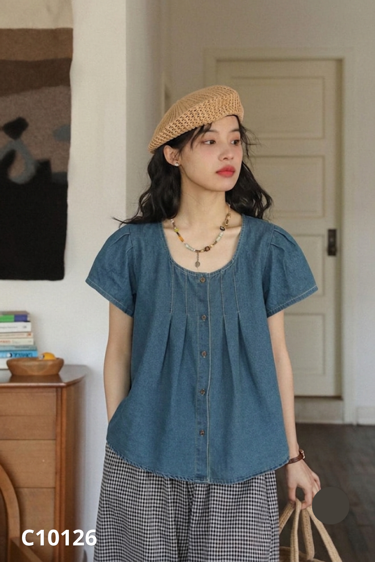 Áo jeans xanh cài khuy