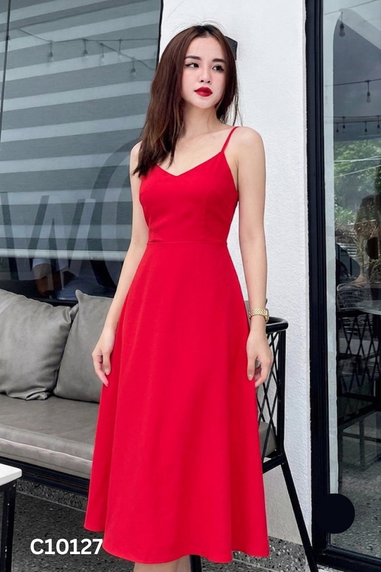 Váy đỏ cut lưng