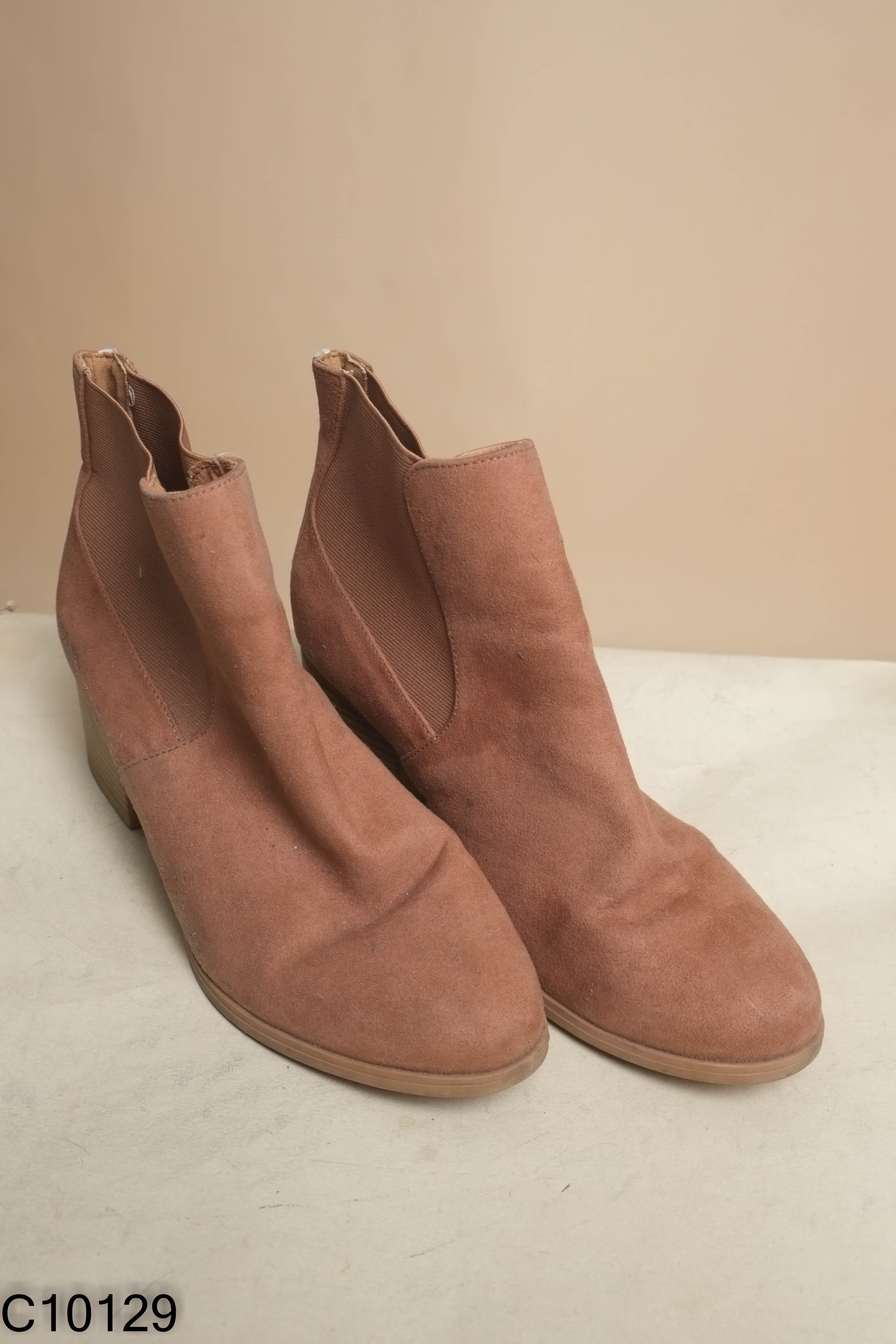 Boots da lộn nâu