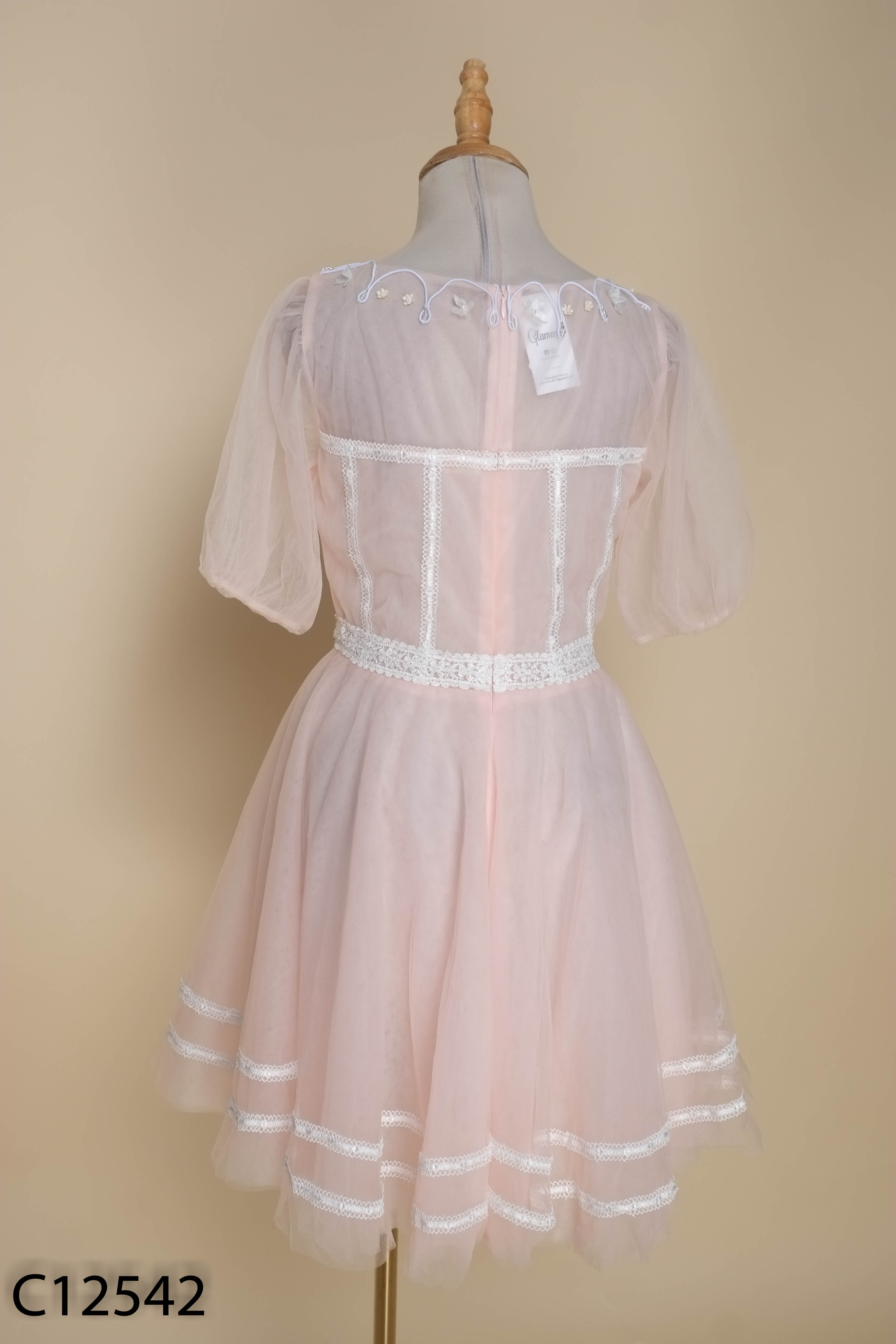 Váy lưới hồng đính hoa