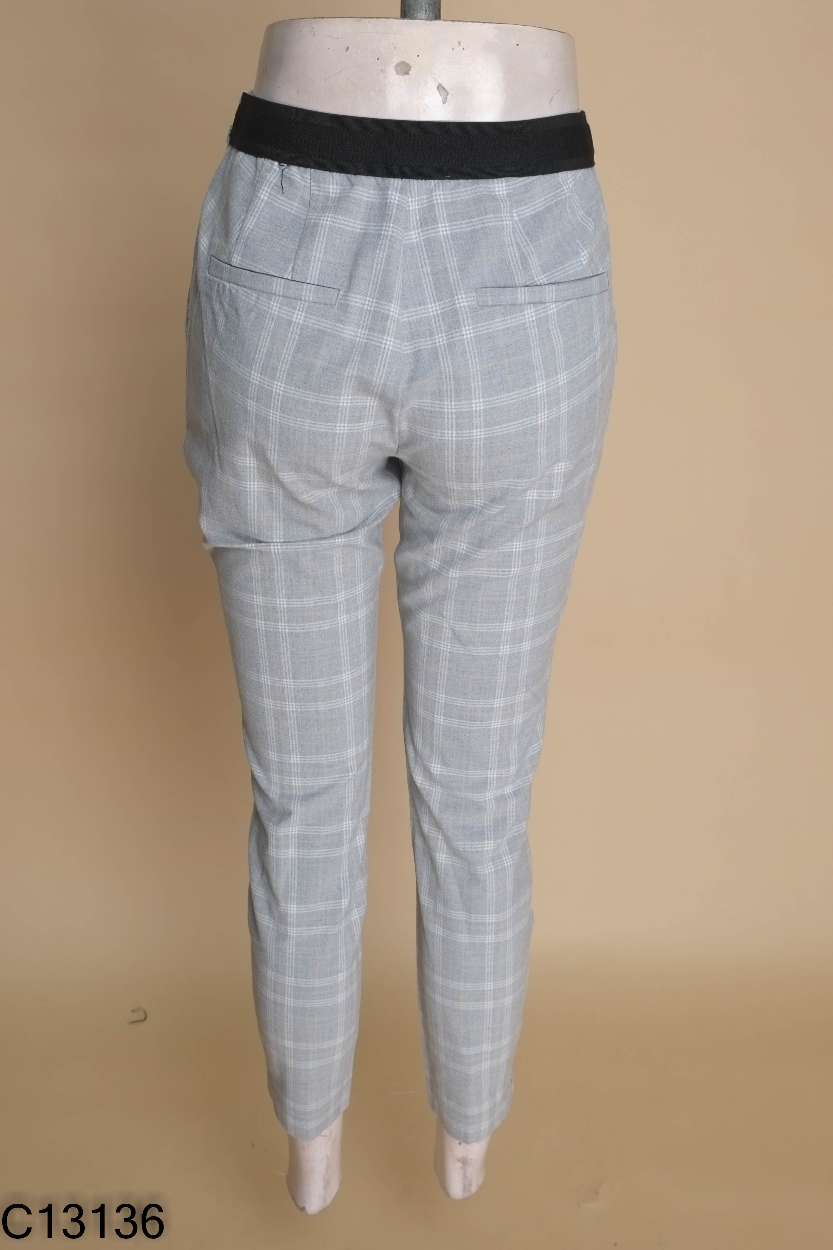 Quần ZARA xám kẻ