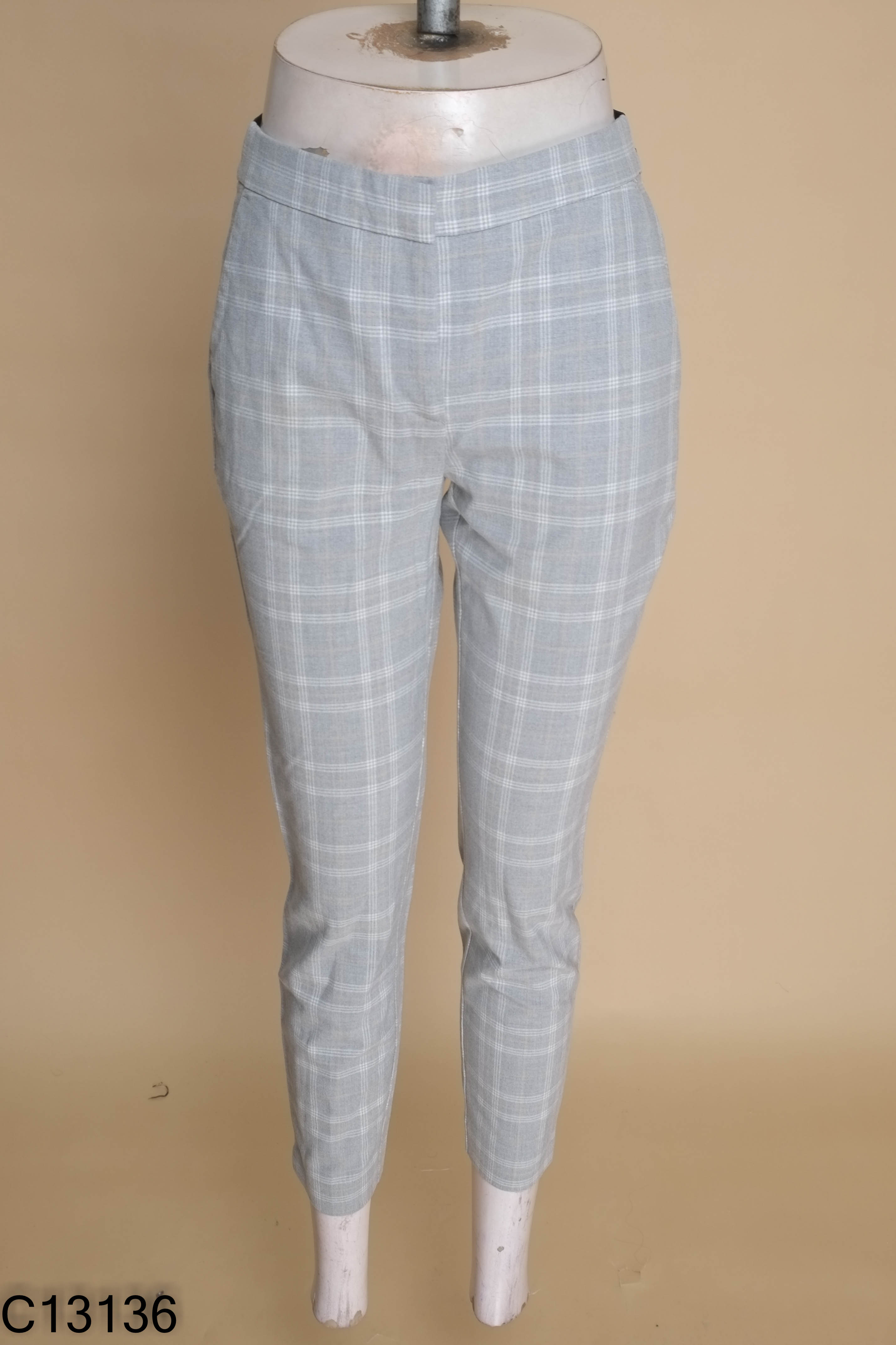 Quần ZARA xám kẻ