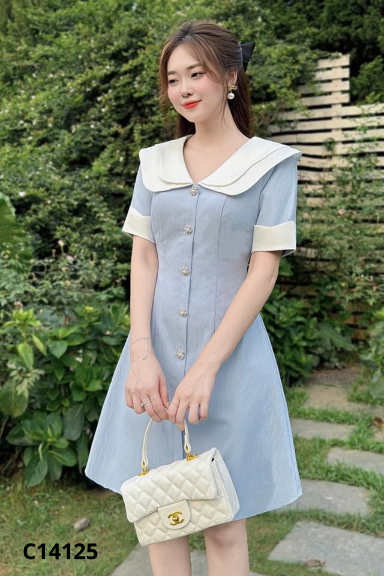 Váy xanh phối cổ sen trắng
