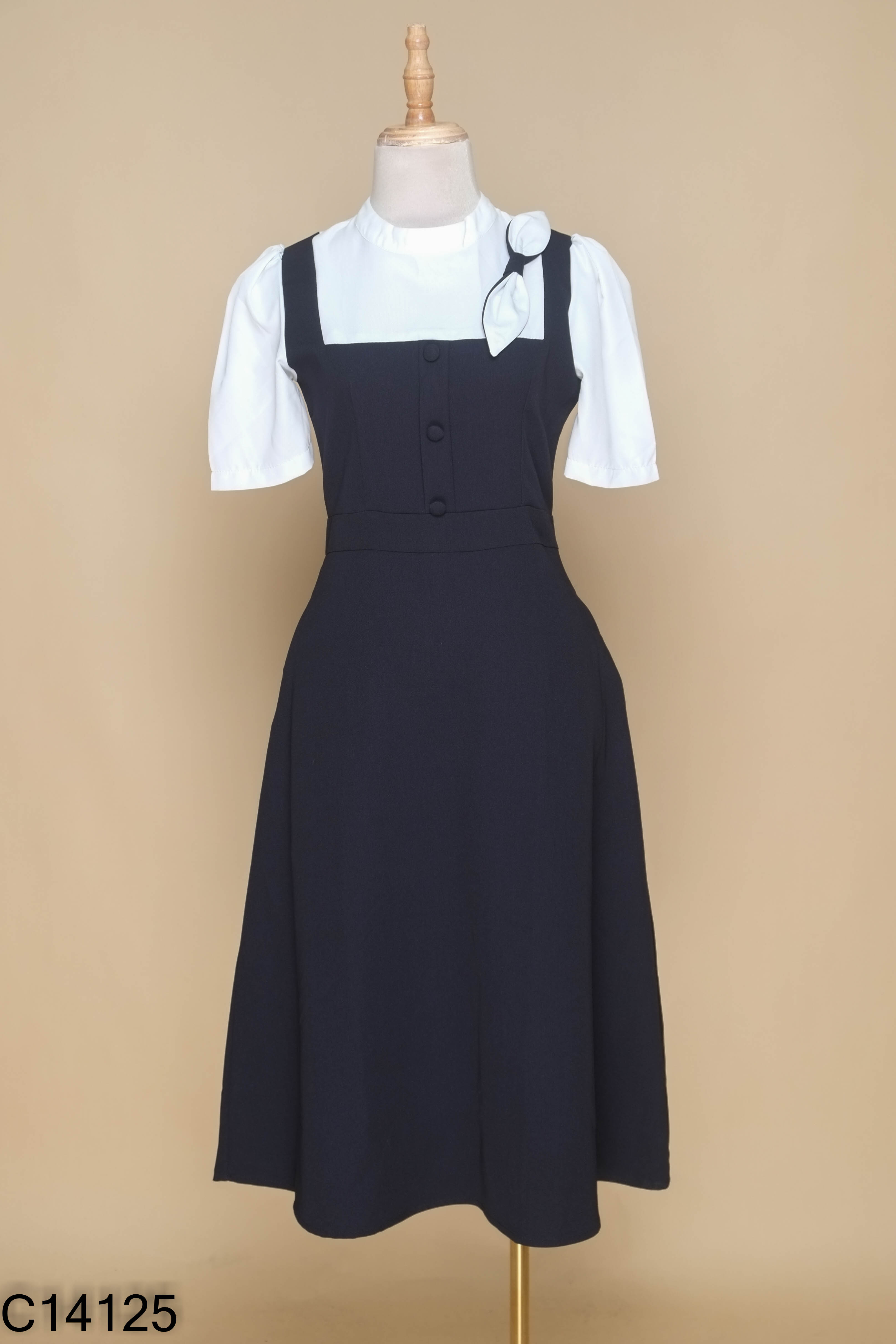 NEWTAG Váy đen phối trắng đính nơ