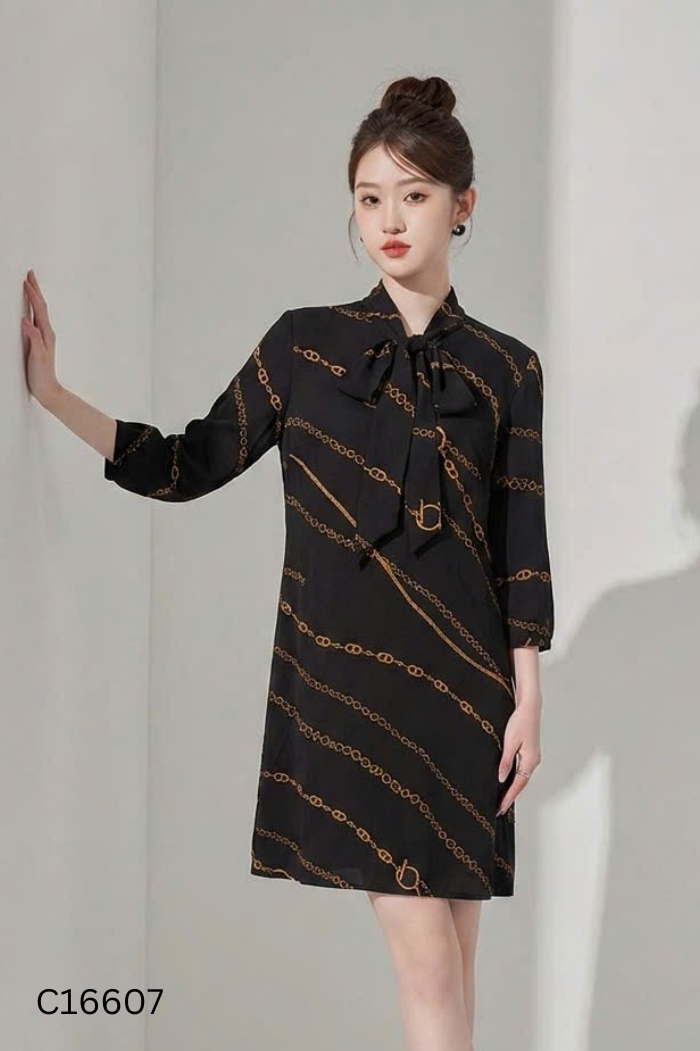 Váy đen họa tiết nâu
