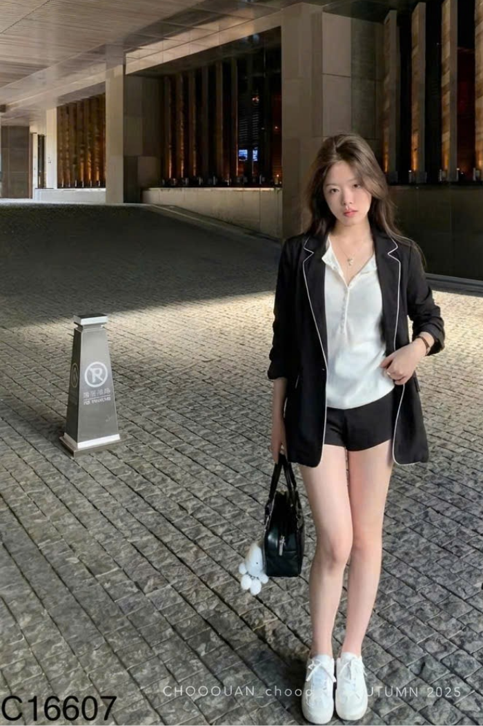 Áo blazers đen viền trắng