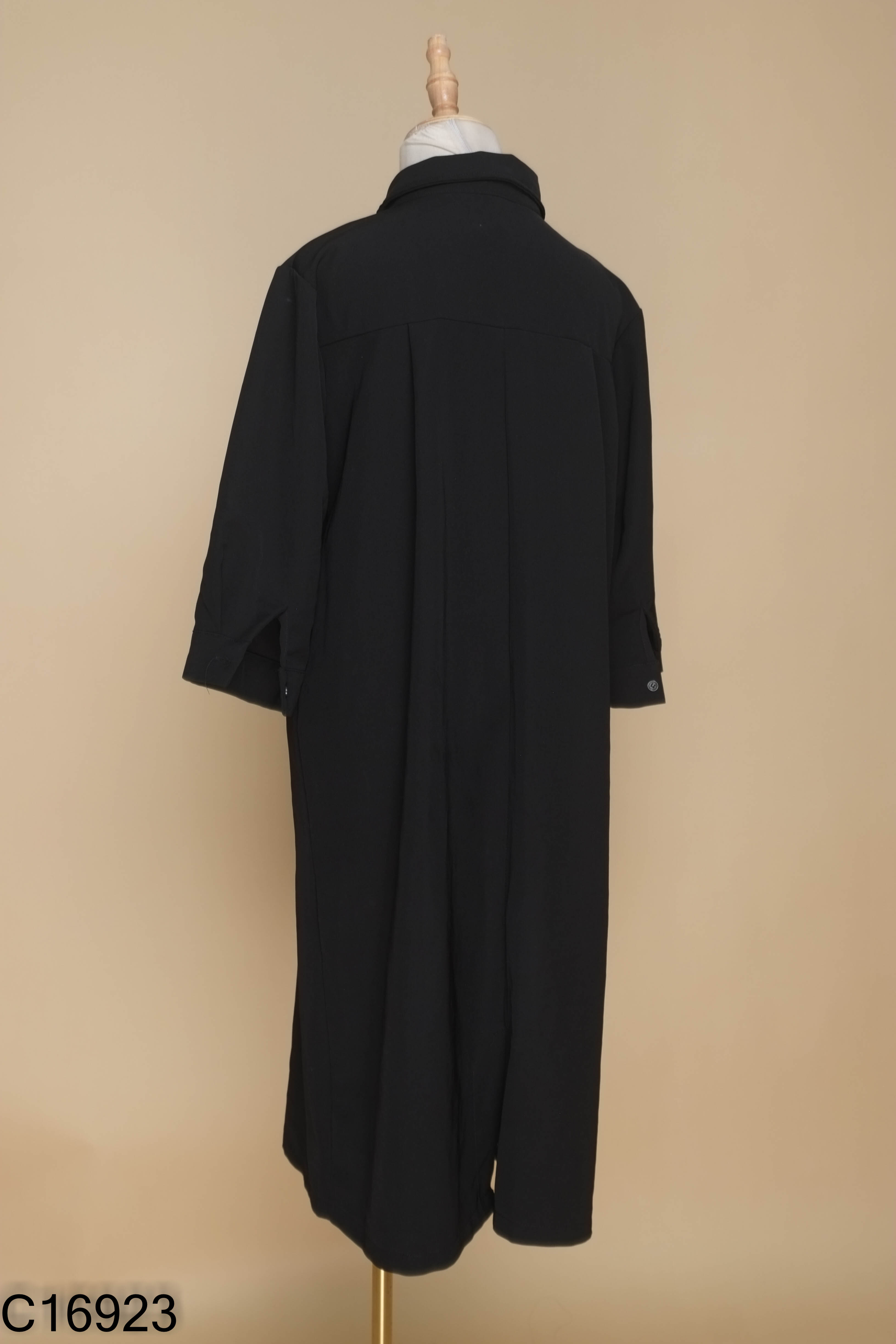 Váy sơ mi đen phối vest suông