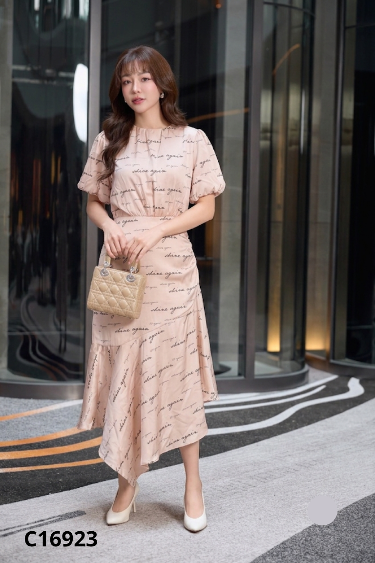 Váy be 20AGAIN họa tiết chữ đen