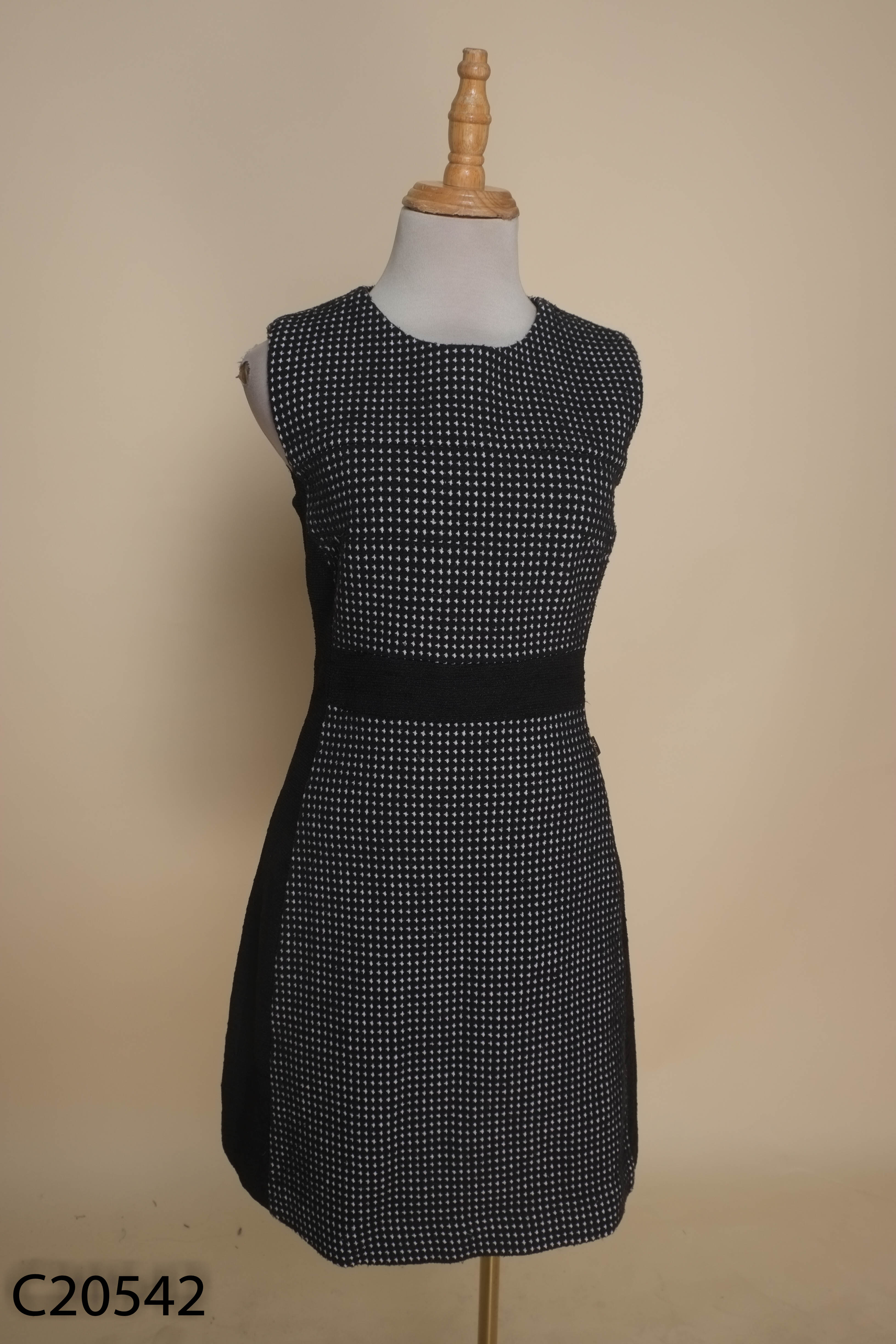 Váy đen IVY MODA họa tiết