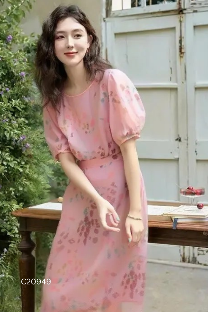 Váy voan hồng họa tiết