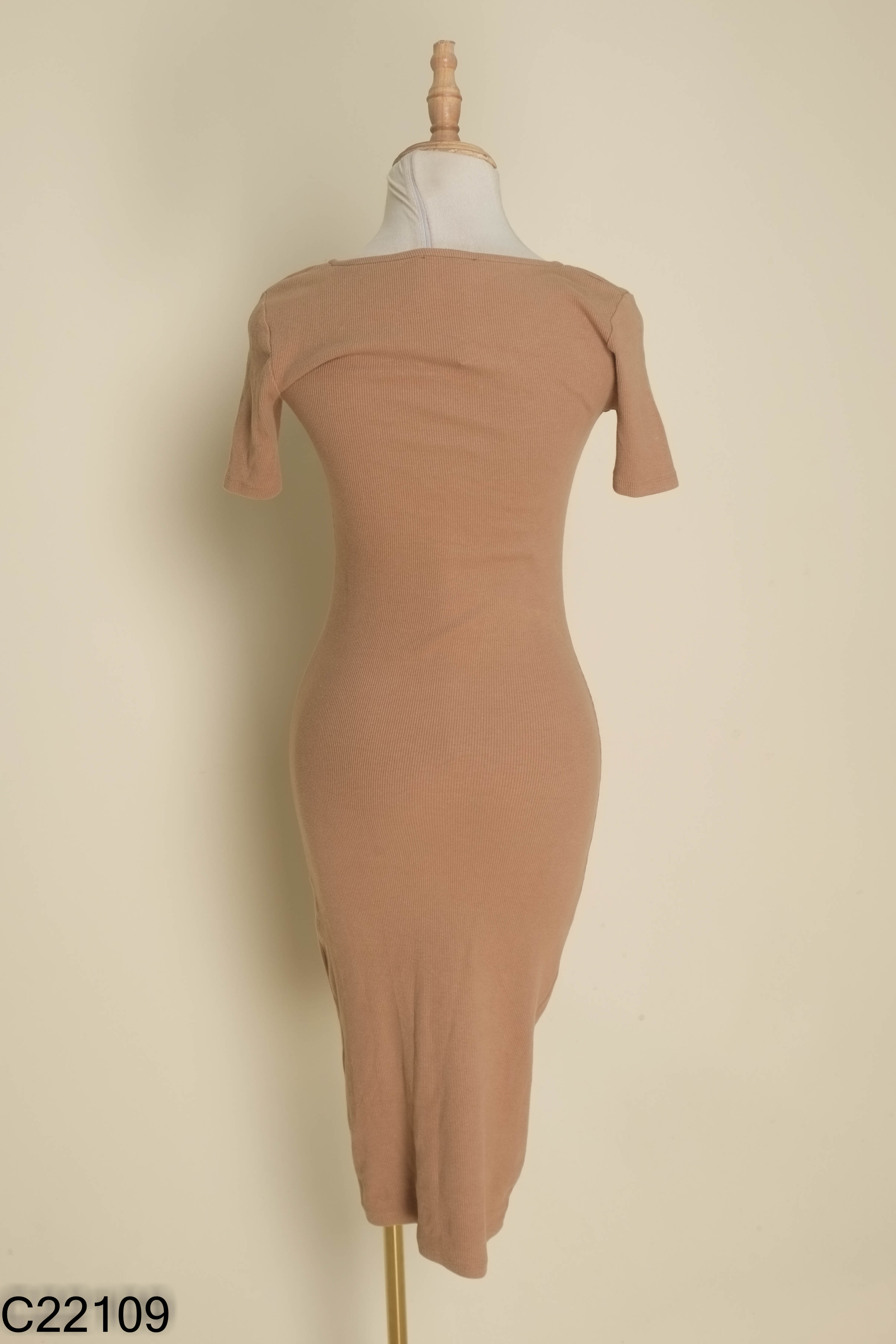Váy body ZARA be cổ vuông