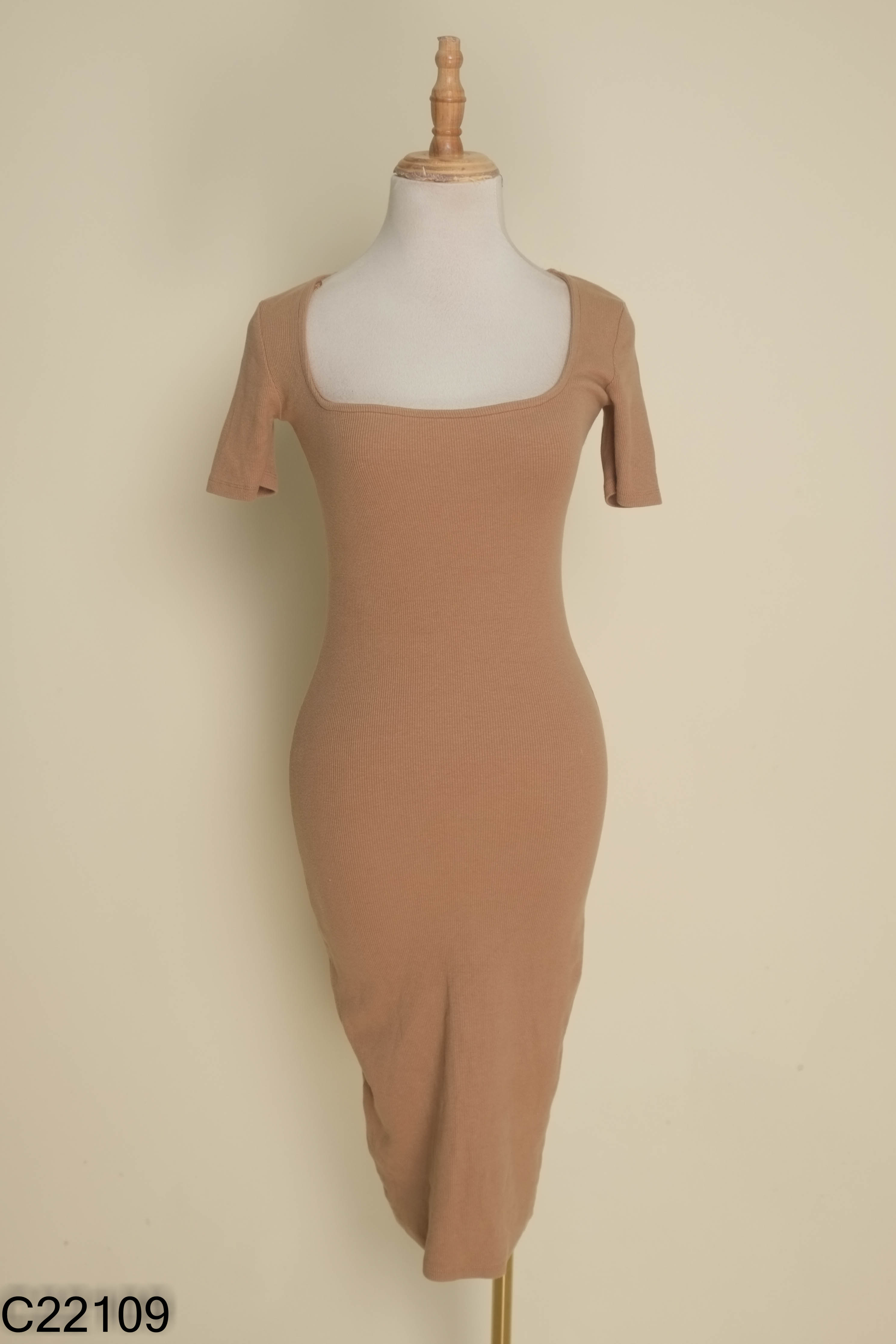 Váy body ZARA be cổ vuông