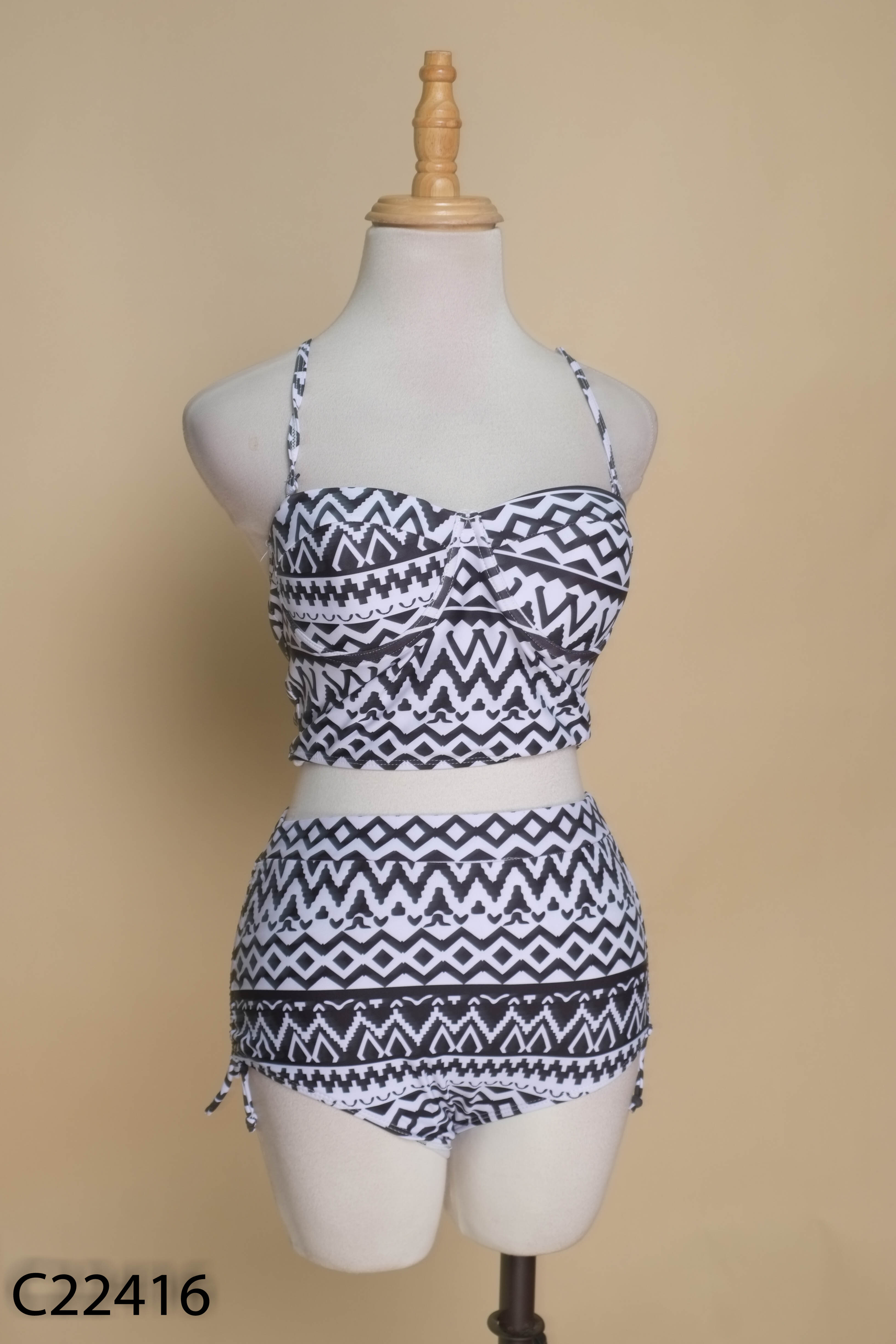 Set 3 bikini trắng họa tiết đen + Áo choàng