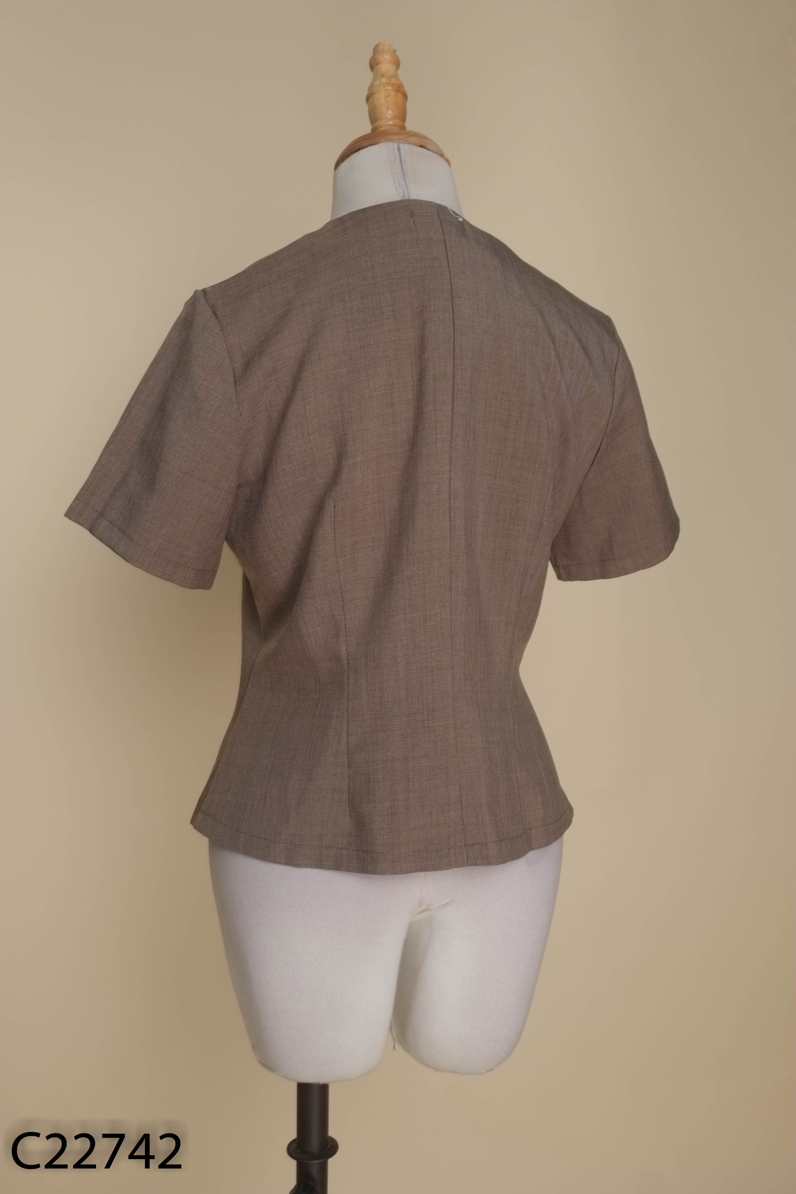 Áo nâu TU FASH cổ tim