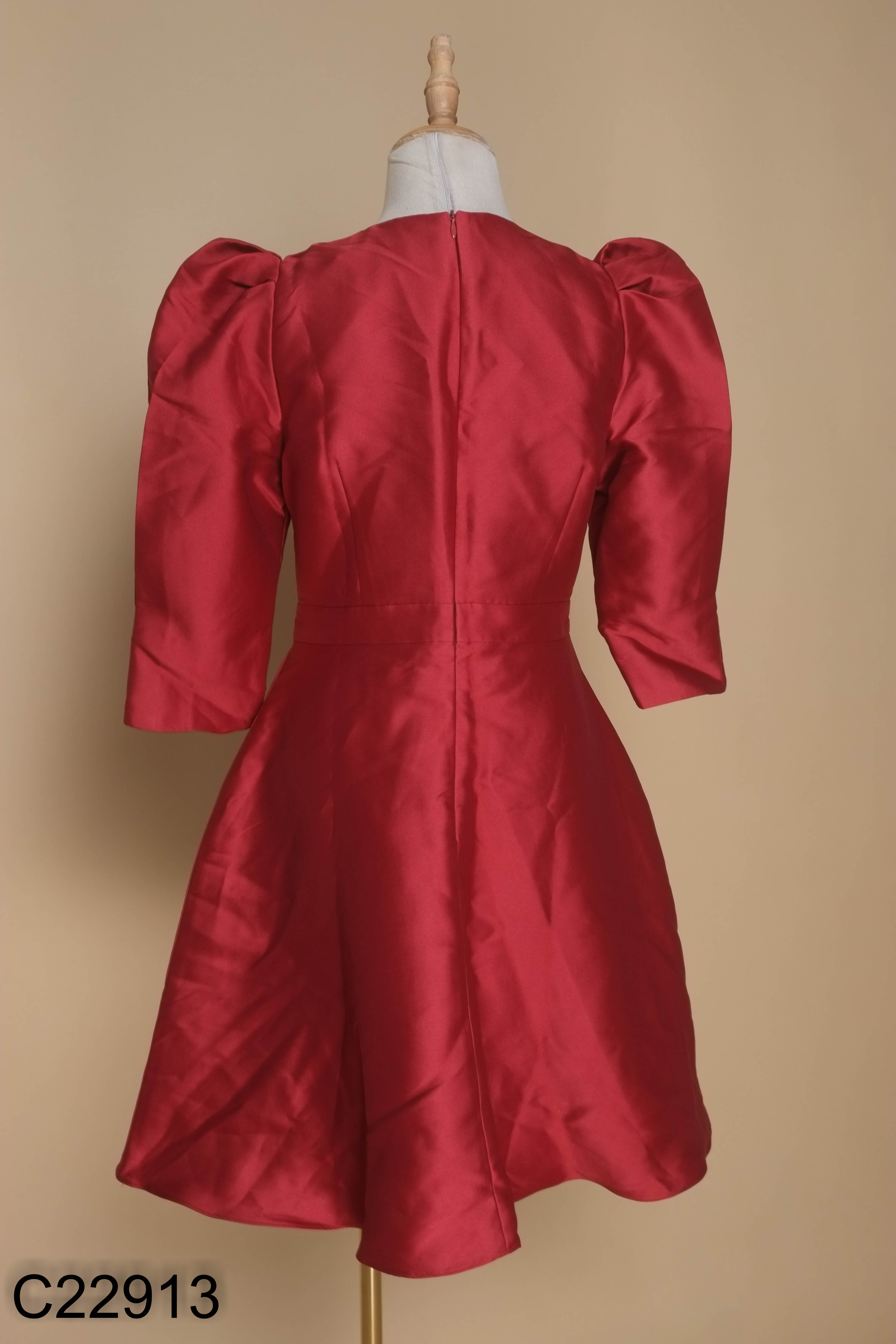 NEWTAG Váy taffta đỏ ADORE DRESS cúc đá