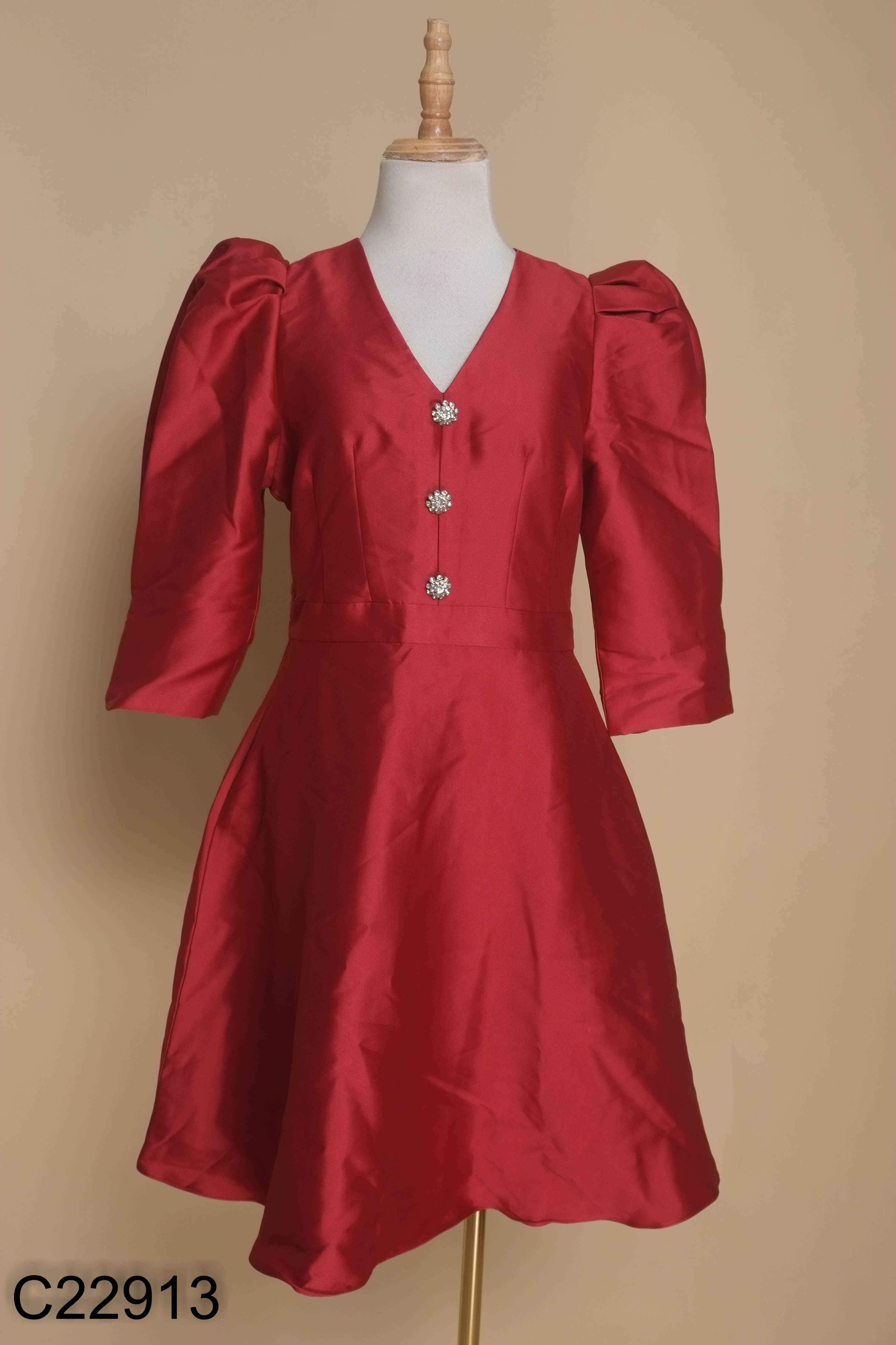 NEWTAG Váy taffta đỏ ADORE DRESS cúc đá