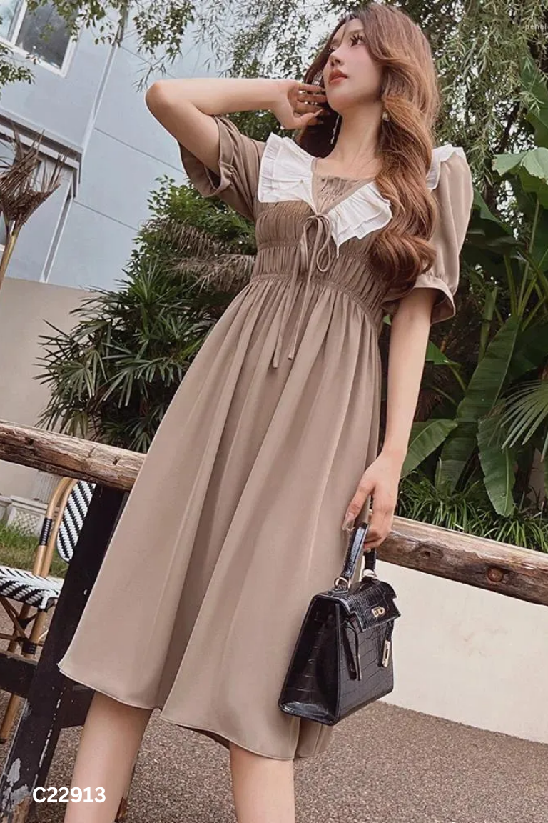 Váy rêu chun phối cổ voan be