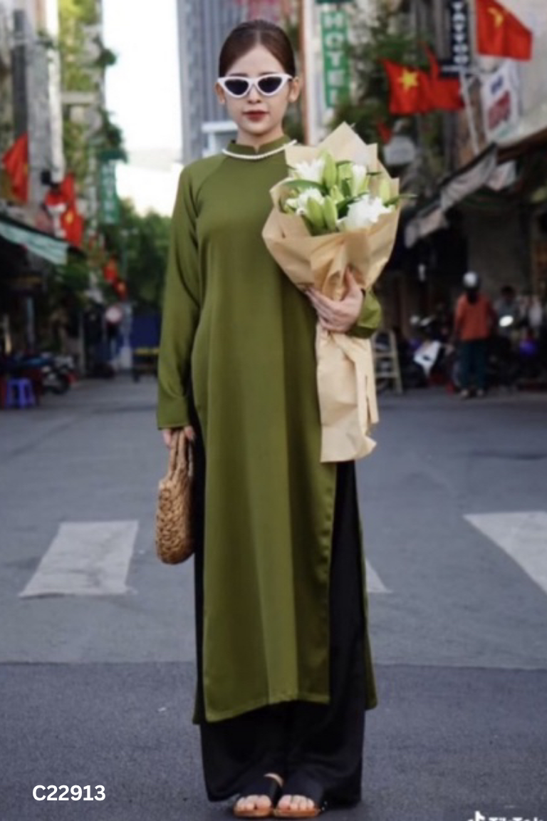 Áo dài rêu trơn