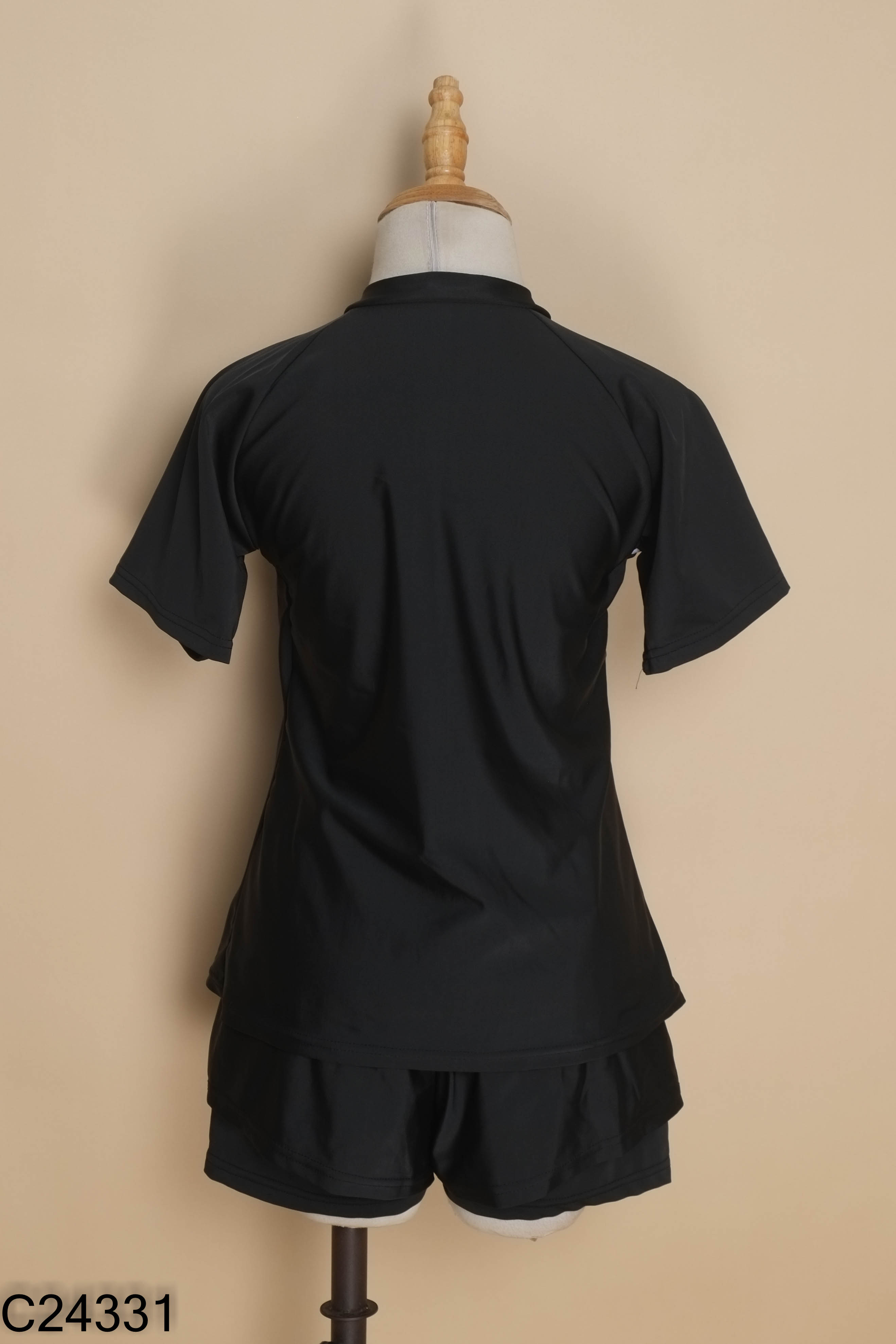 Set áo + quần short đen viền trắng