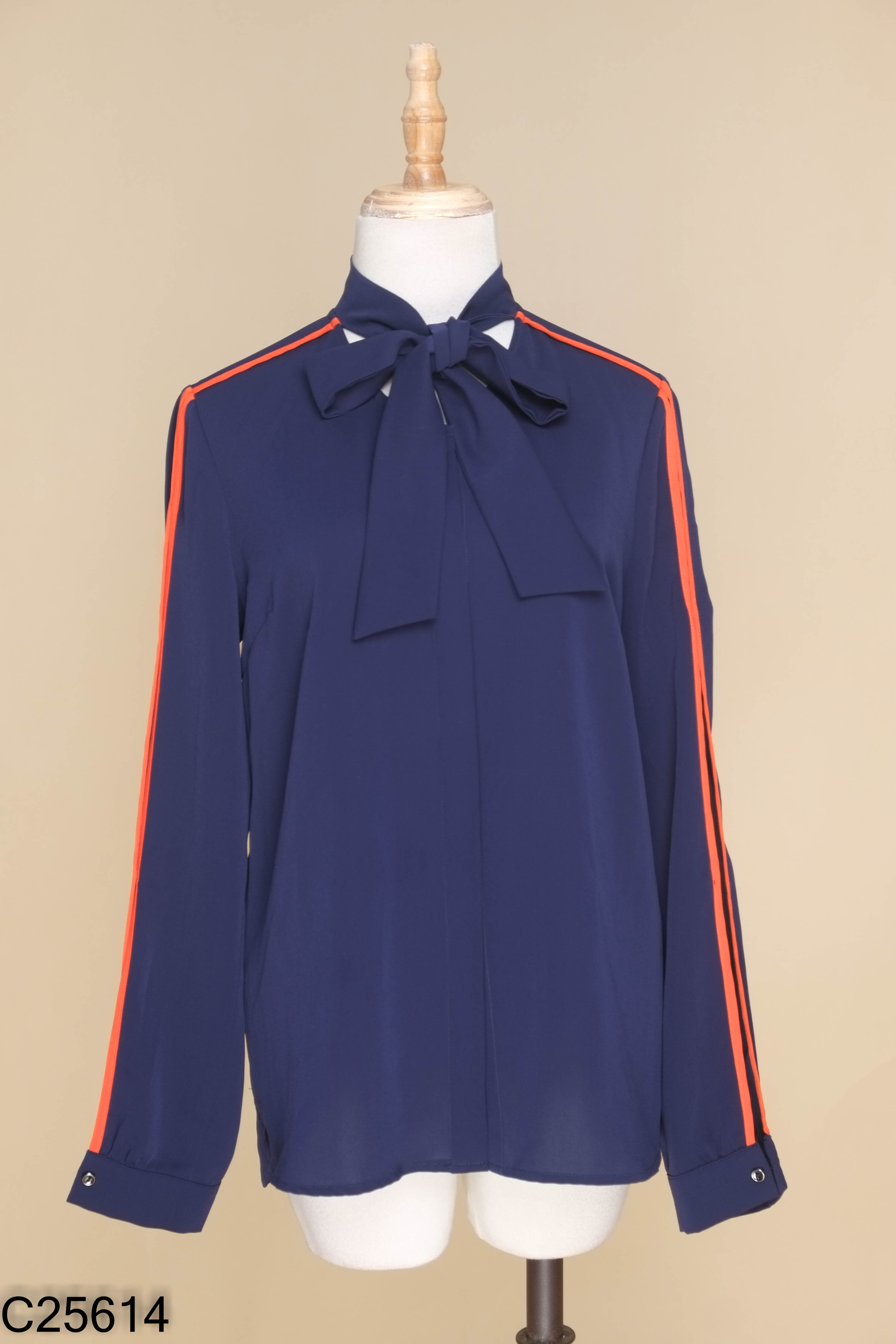 Áo IVY MODA xanh than viền cam