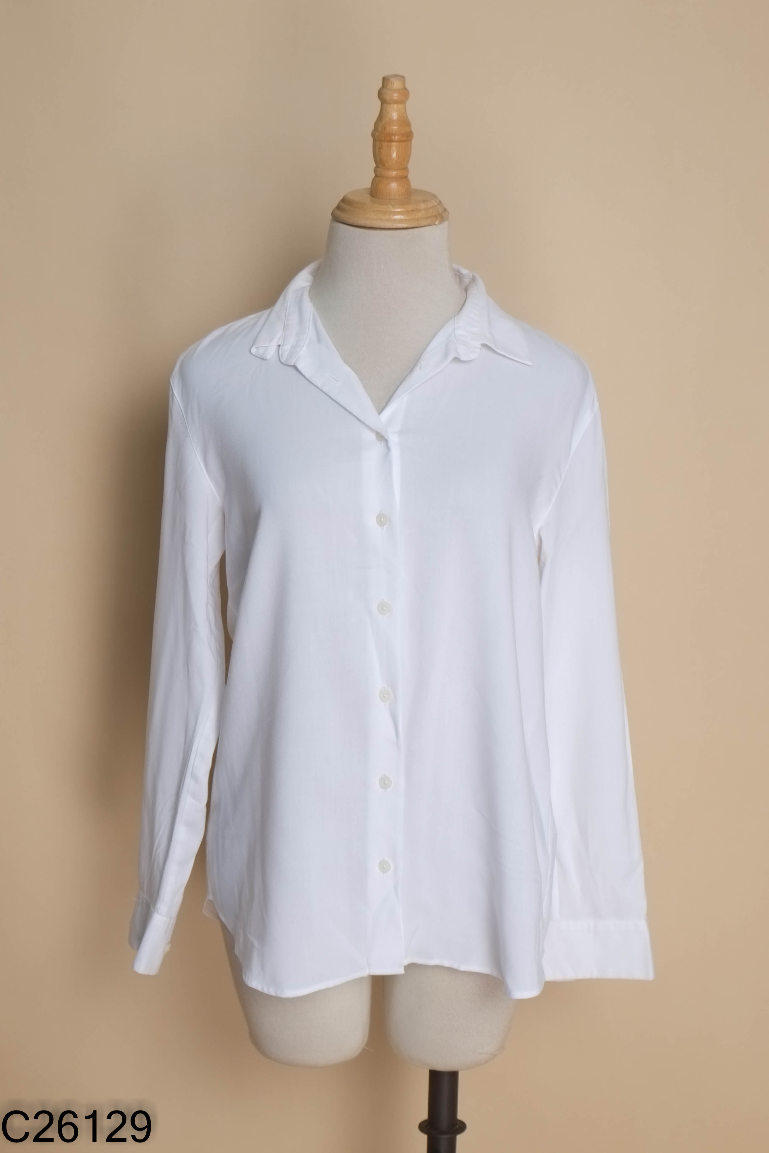 Áo UNIQLO sơ mi trắng