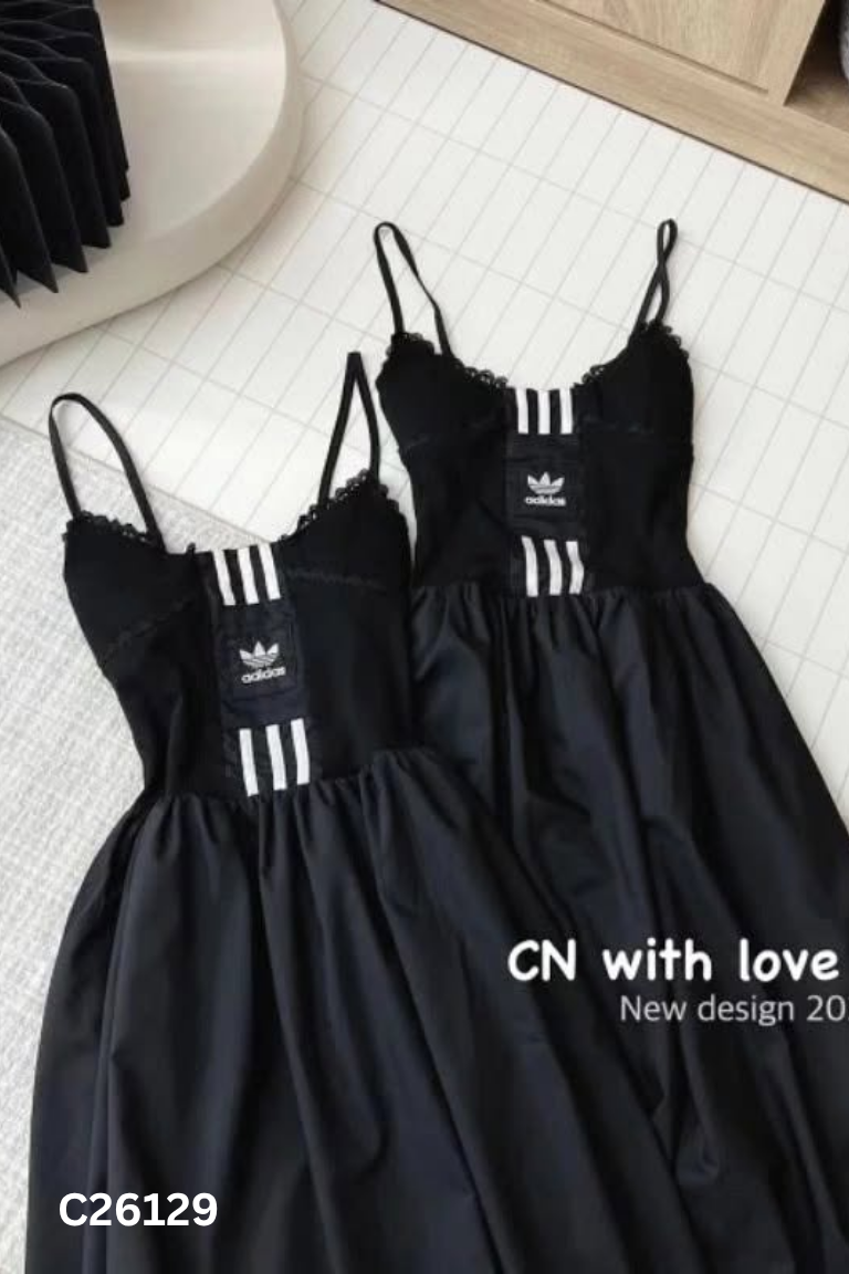 Váy hai dây đen thêu chữ
