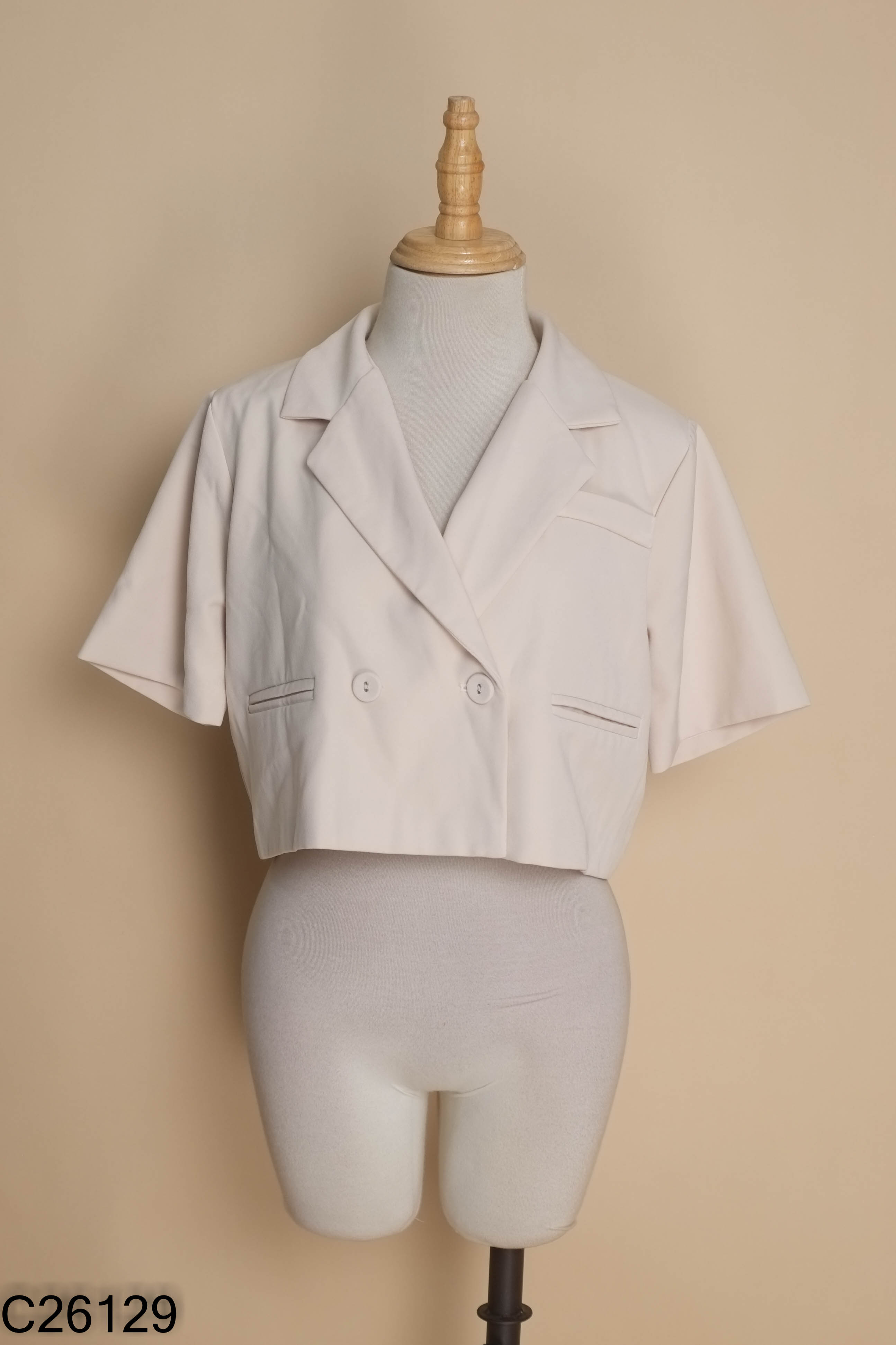 Áo VELJA be cổ vest có đệm vai