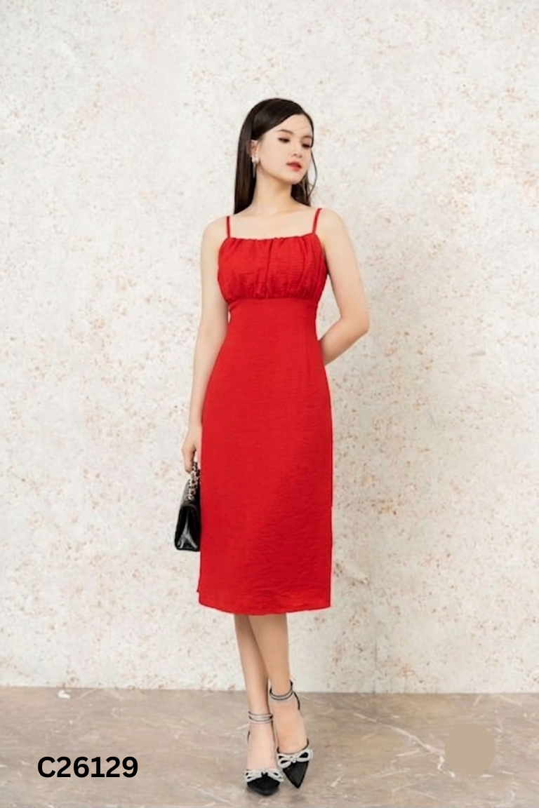 Váy hai dây lụa đỏ