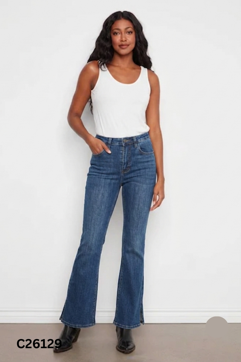 Quần jeans xanh ống loe