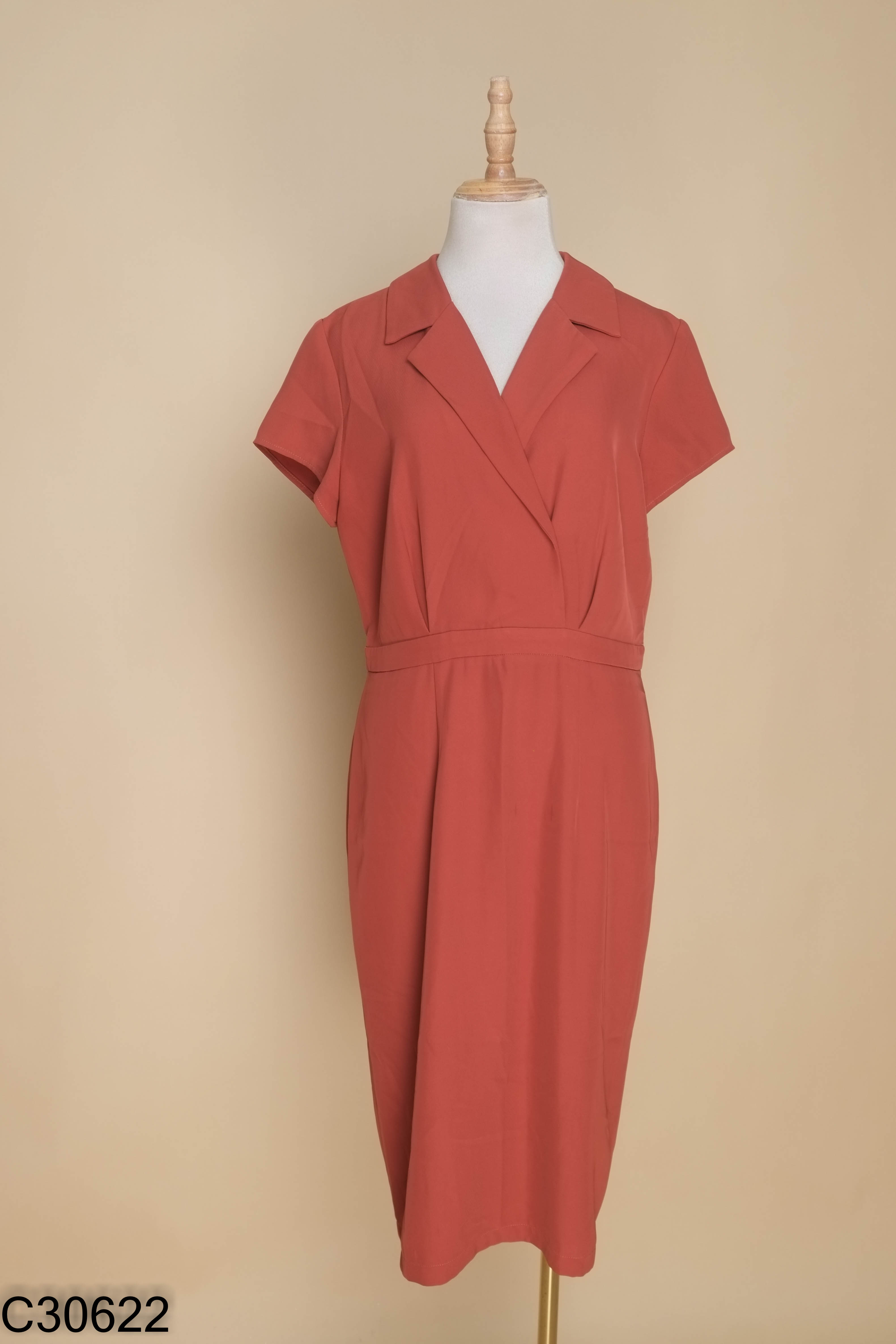 Váy SIMPLE hồng cổ vest