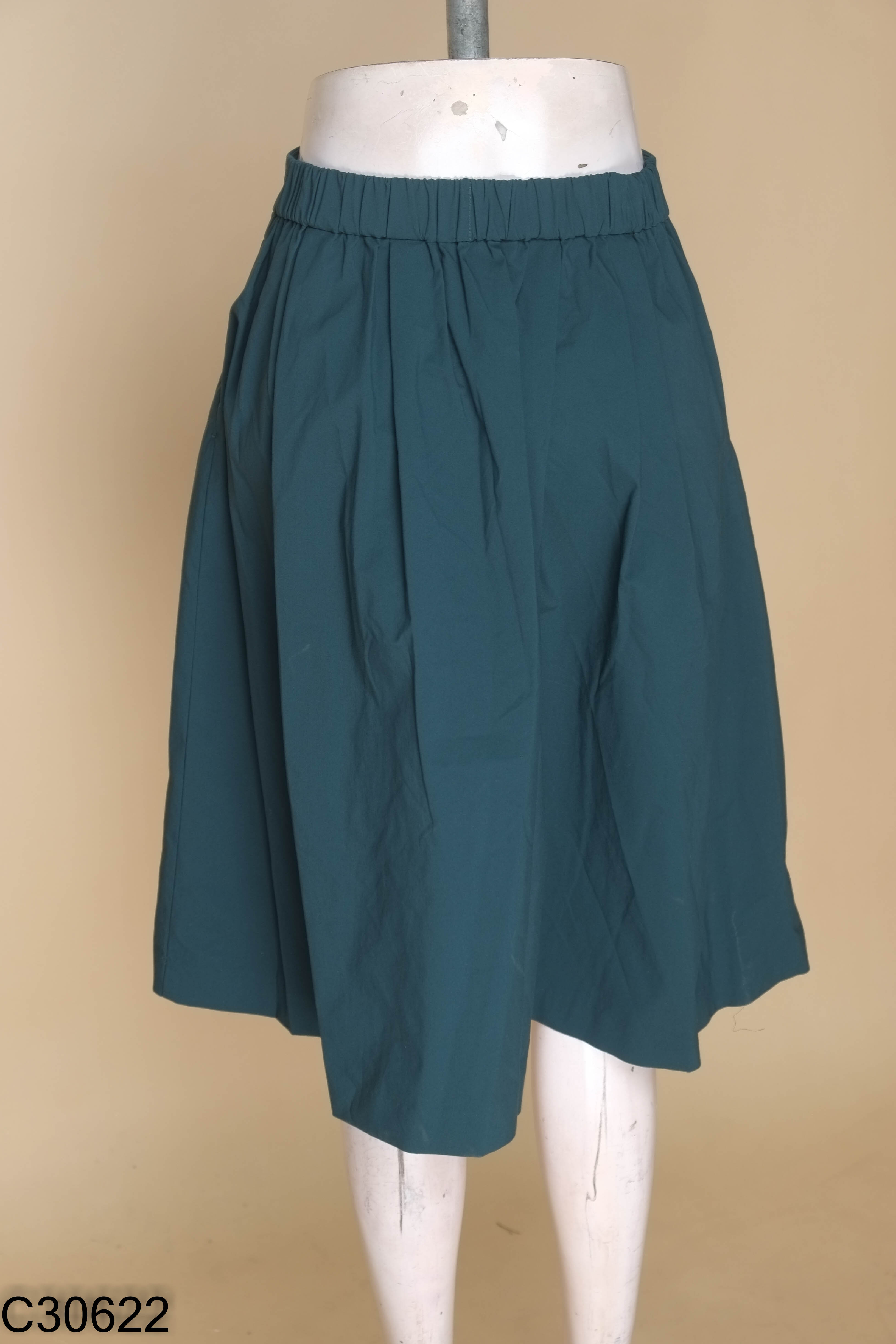 Chân váy UNIQLO xanh rêu