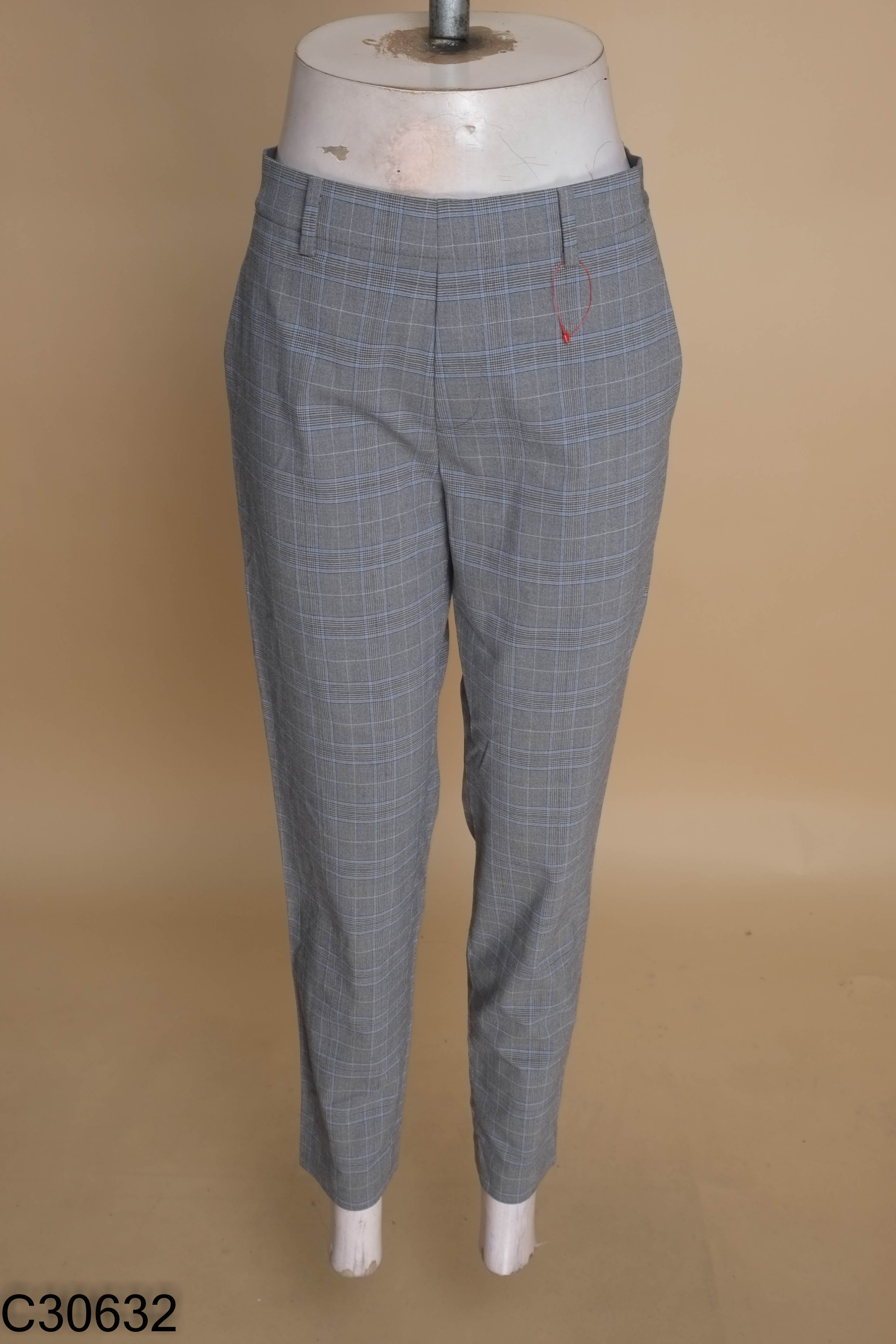 Quần UNIQLO xám kẻ caro