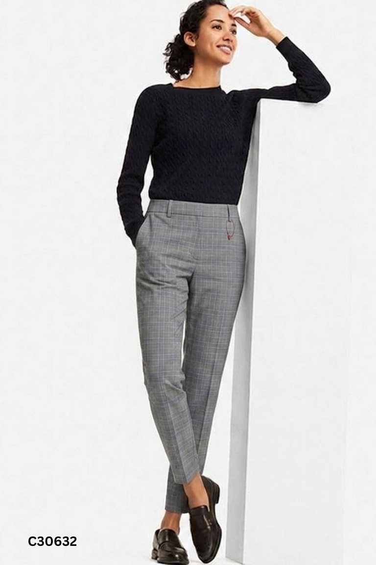 Quần UNIQLO xám kẻ caro