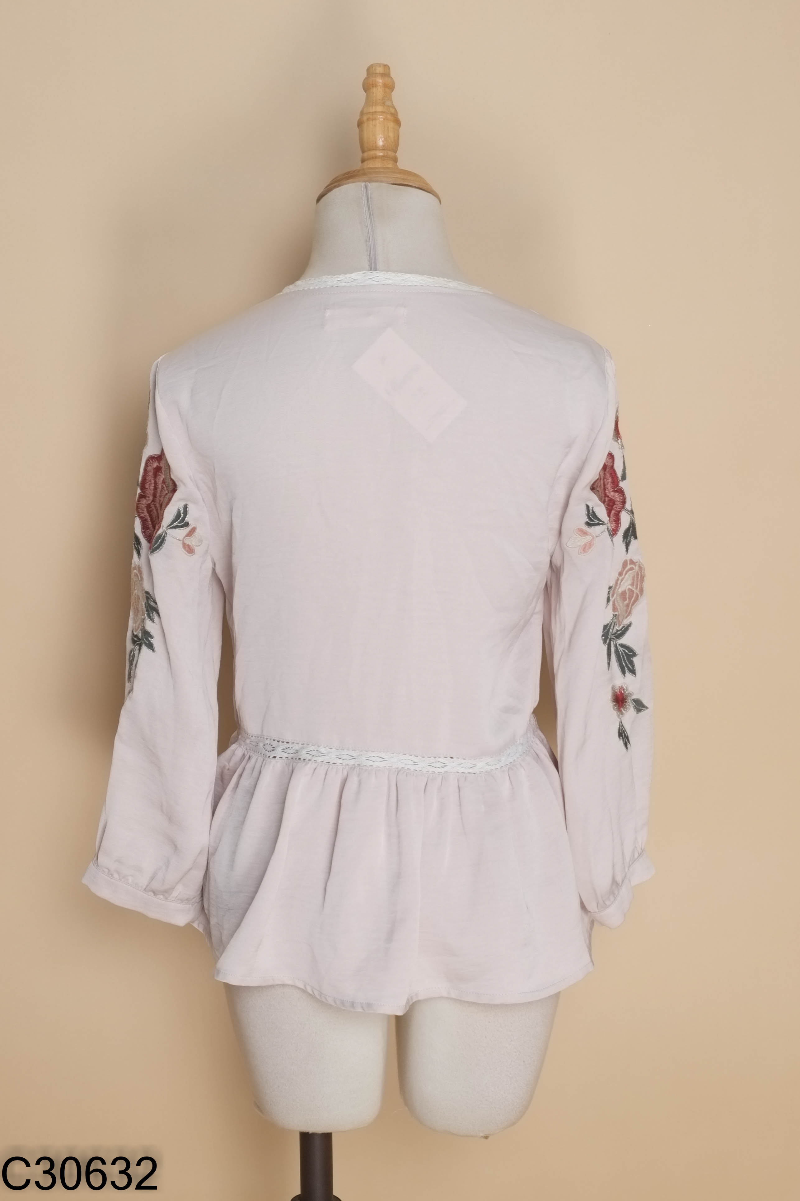 Áo ADORE DRESS be thêu hoa
