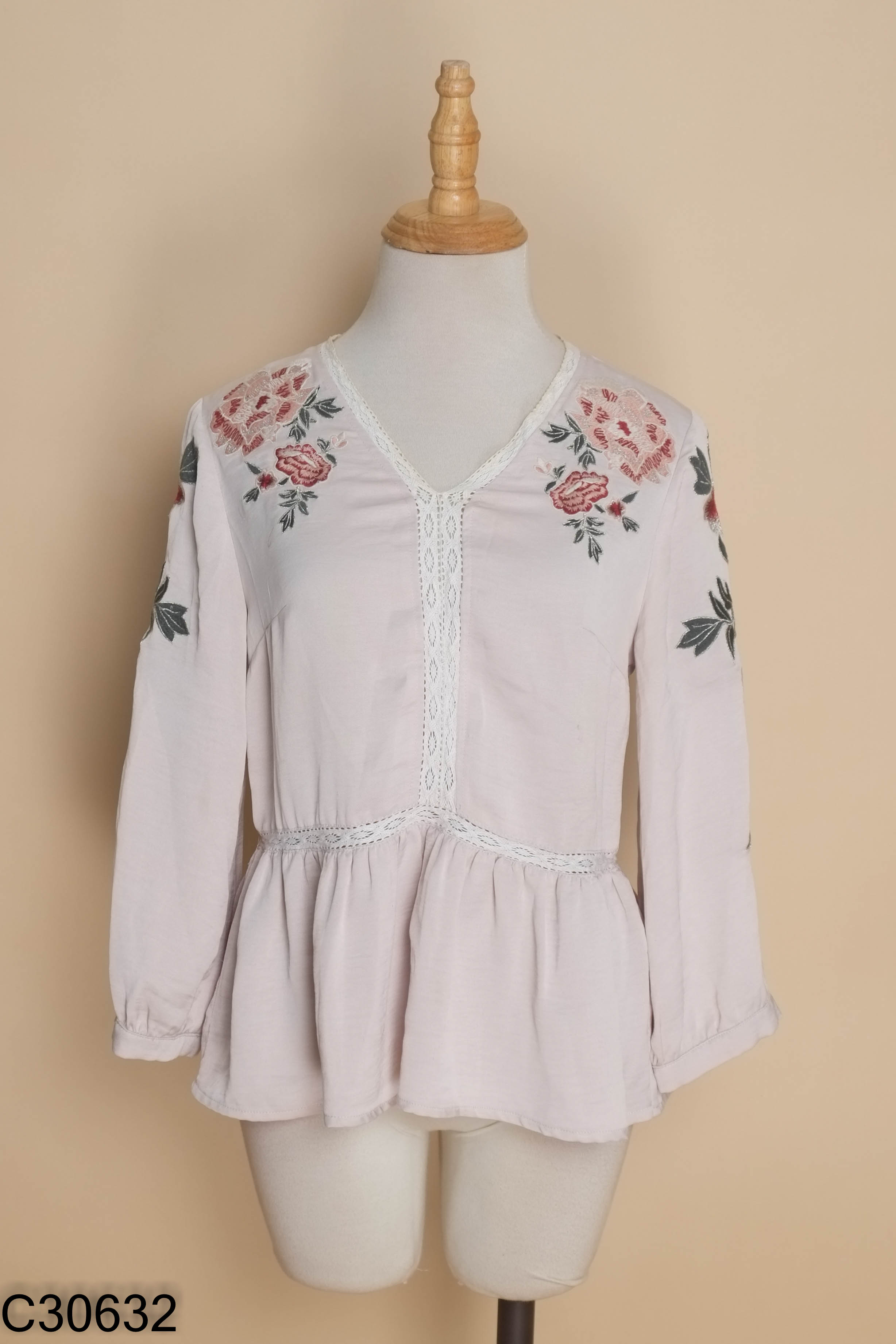Áo ADORE DRESS be thêu hoa