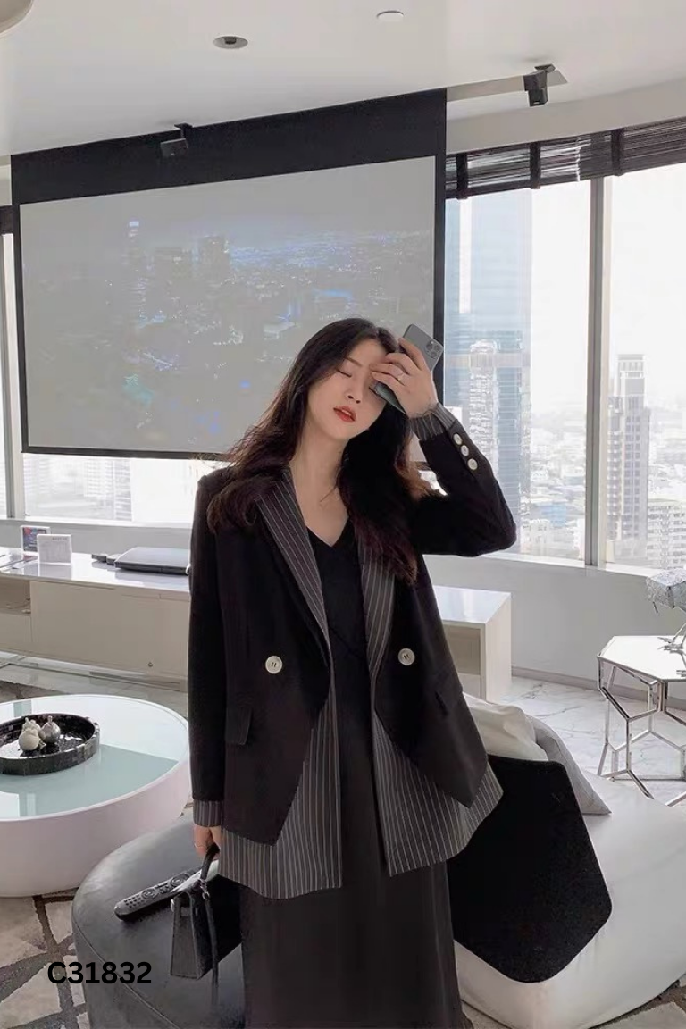 Áo blazer đen mix kẻ