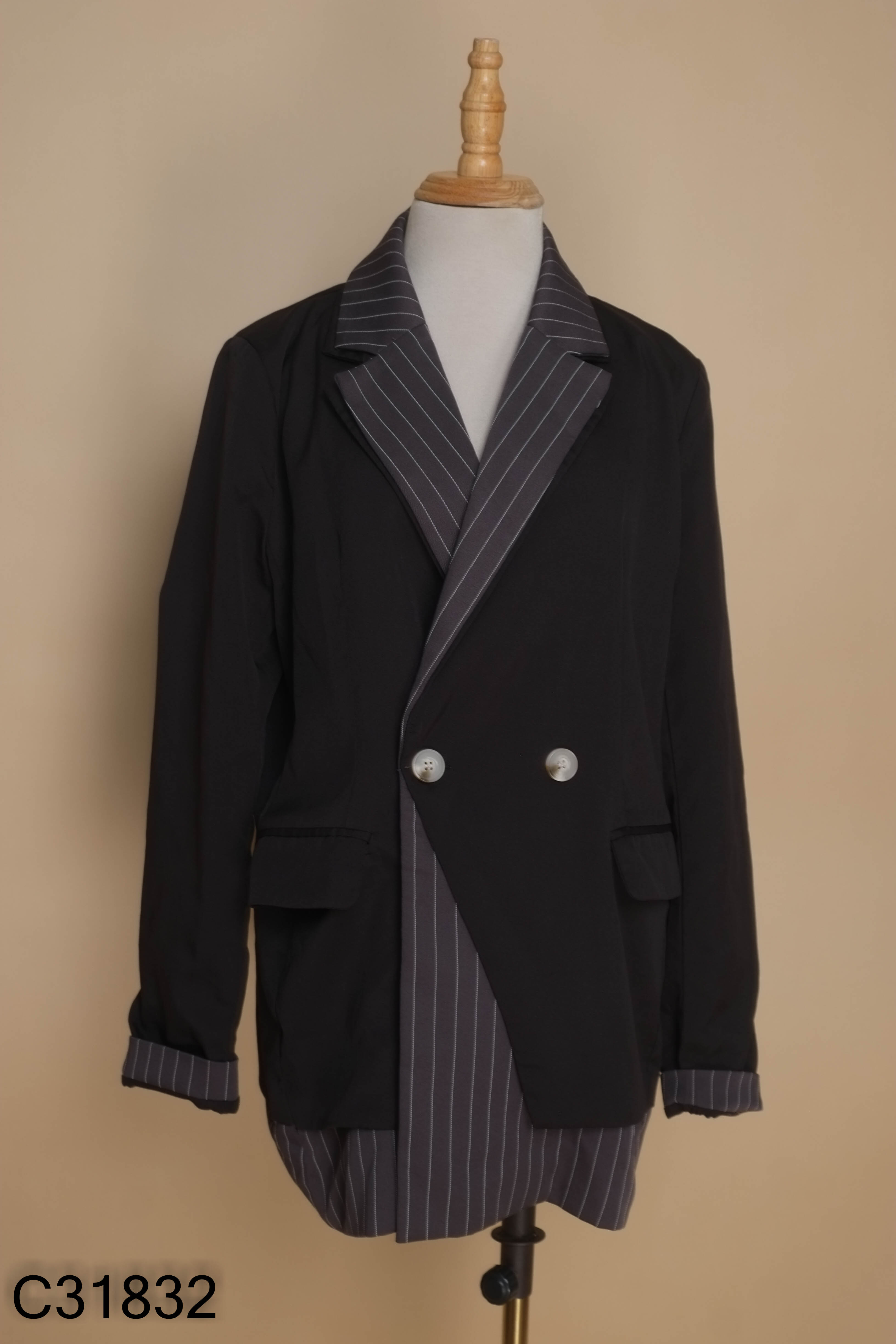 Áo blazer đen mix kẻ