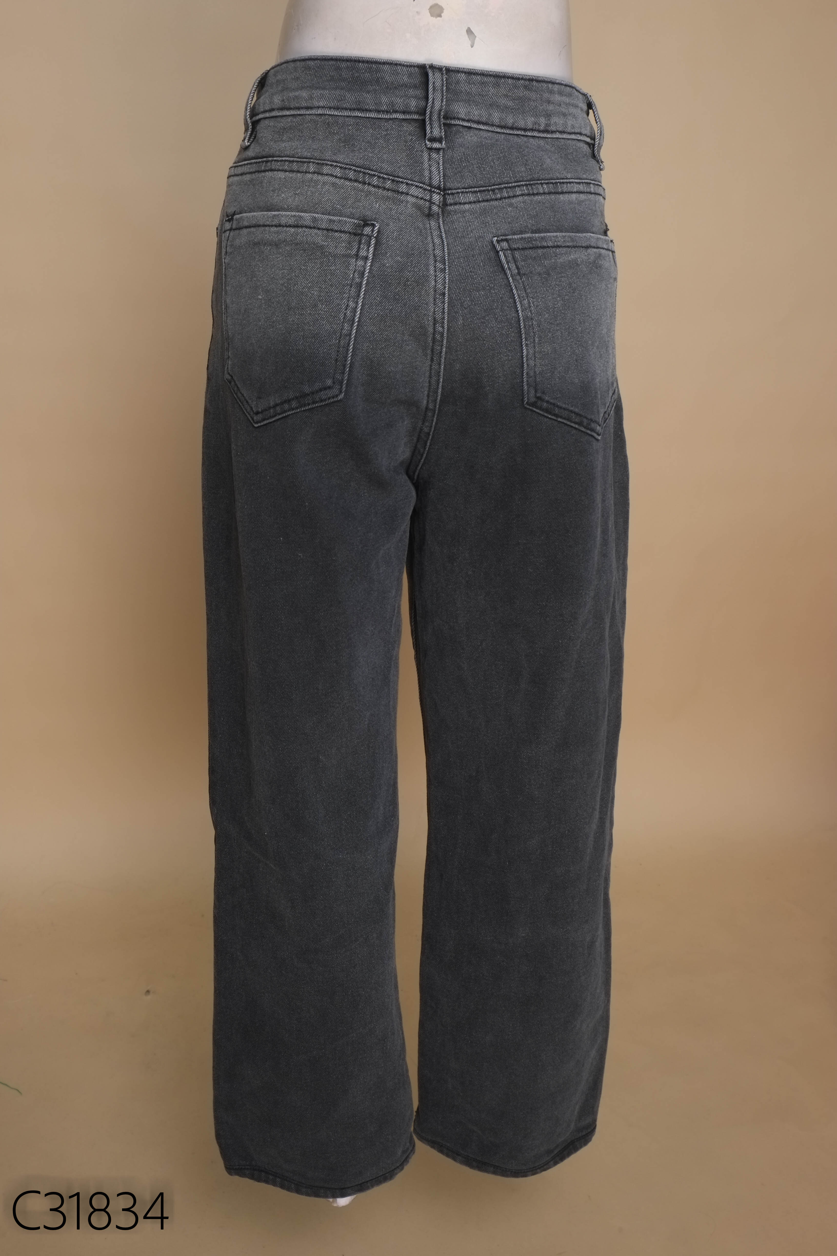 Quần jeans đen ống suông