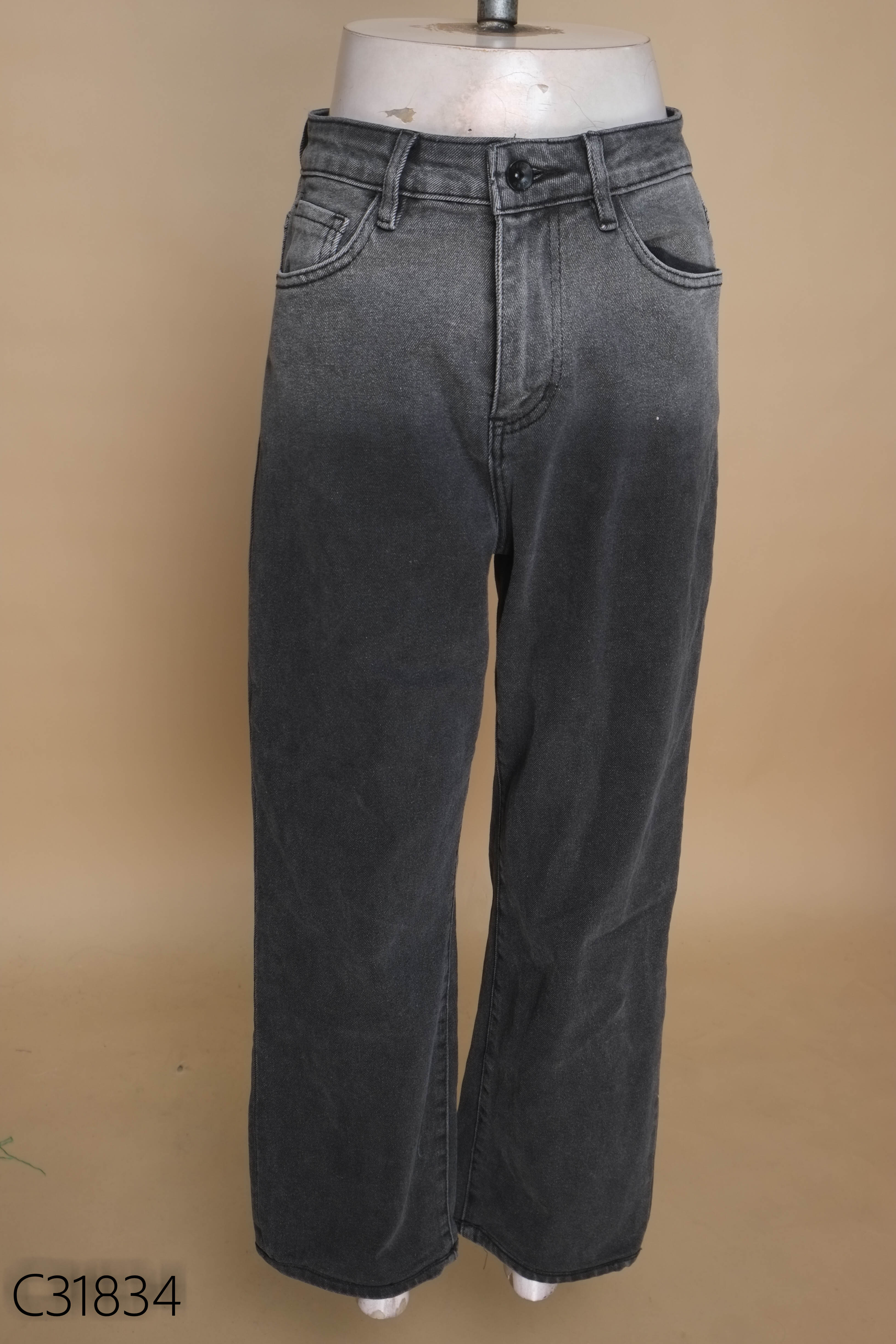 Quần jeans đen ống suông
