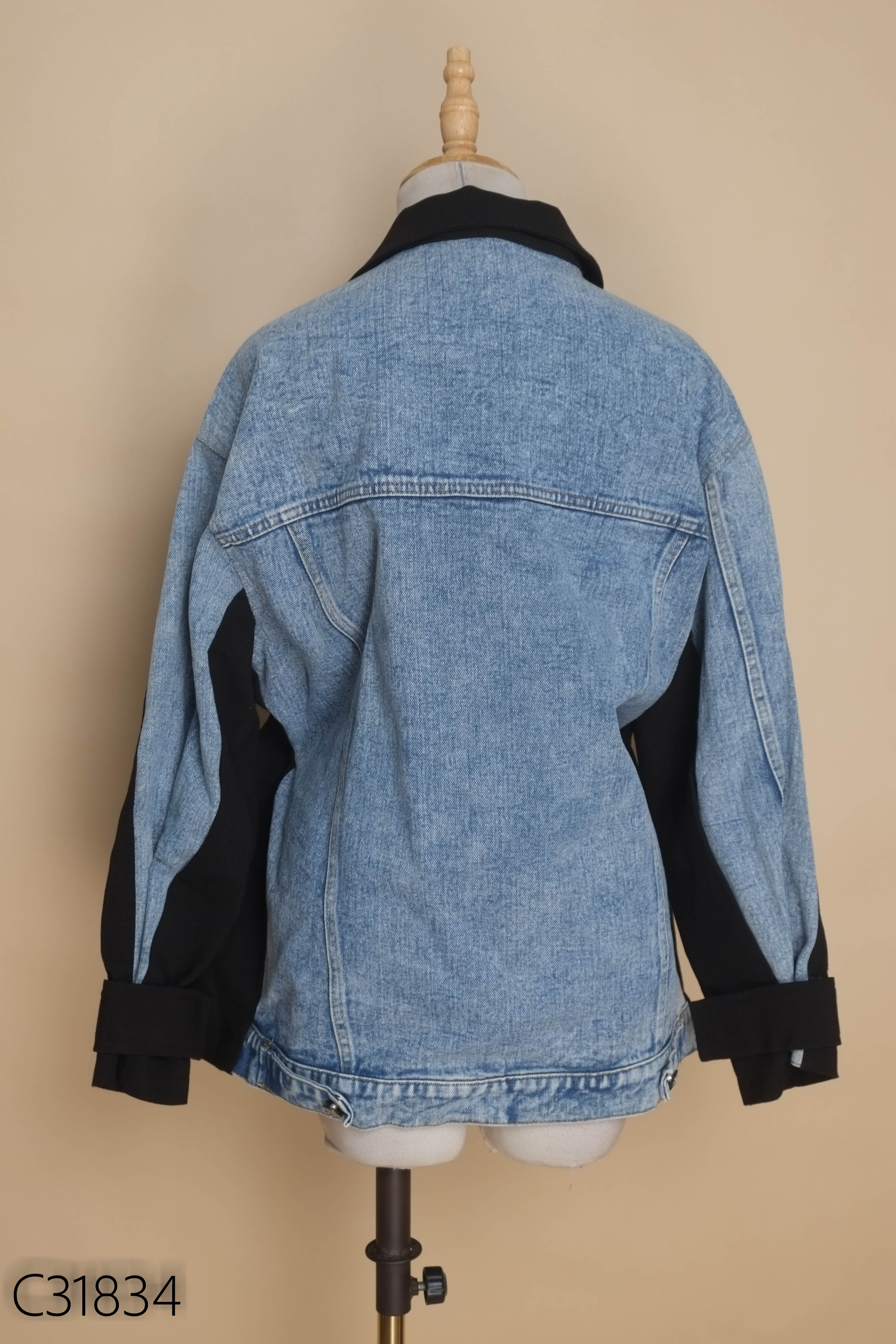 Áo khoác jeans xanh phối đen