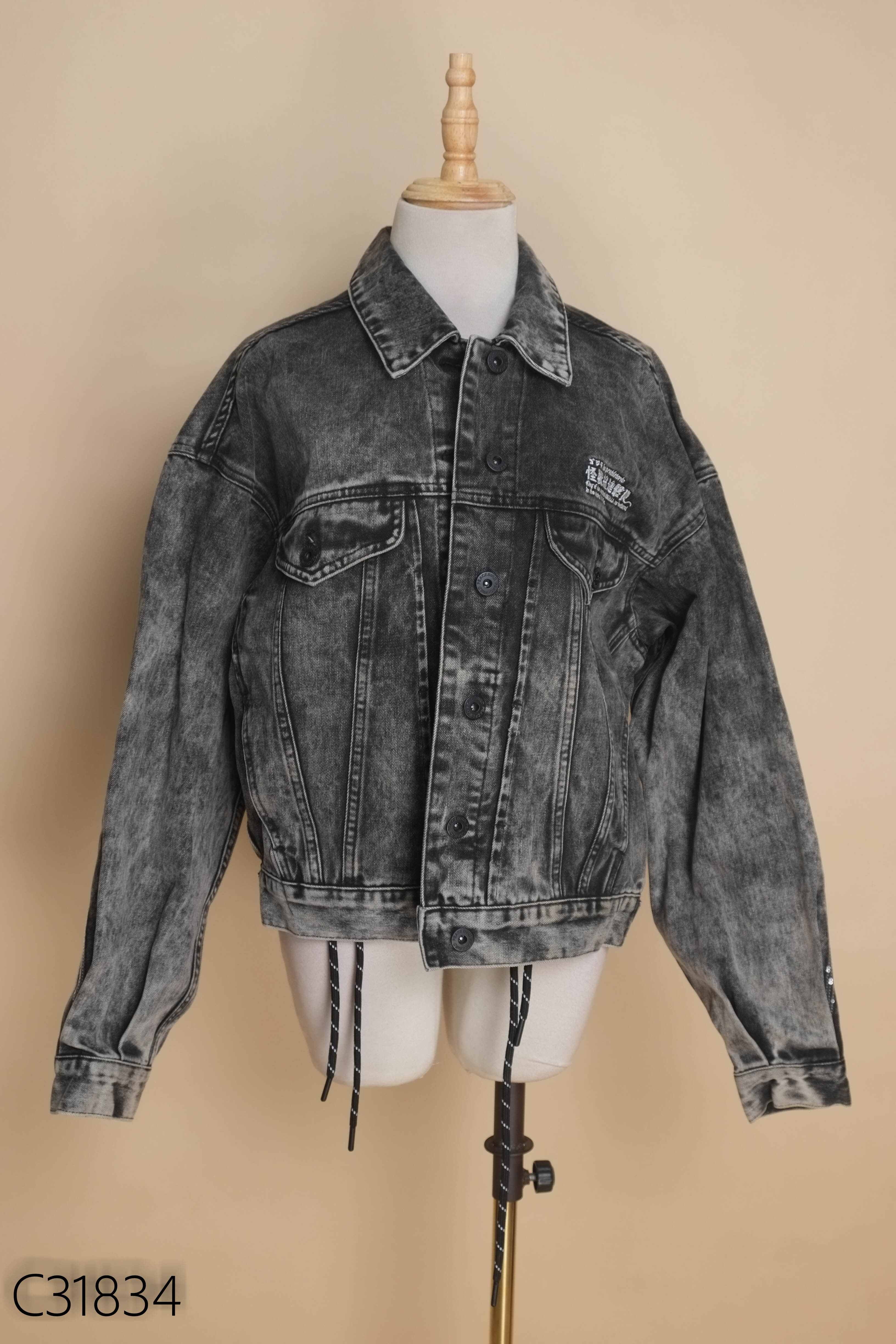 Áo khoác jeans đen phối dây