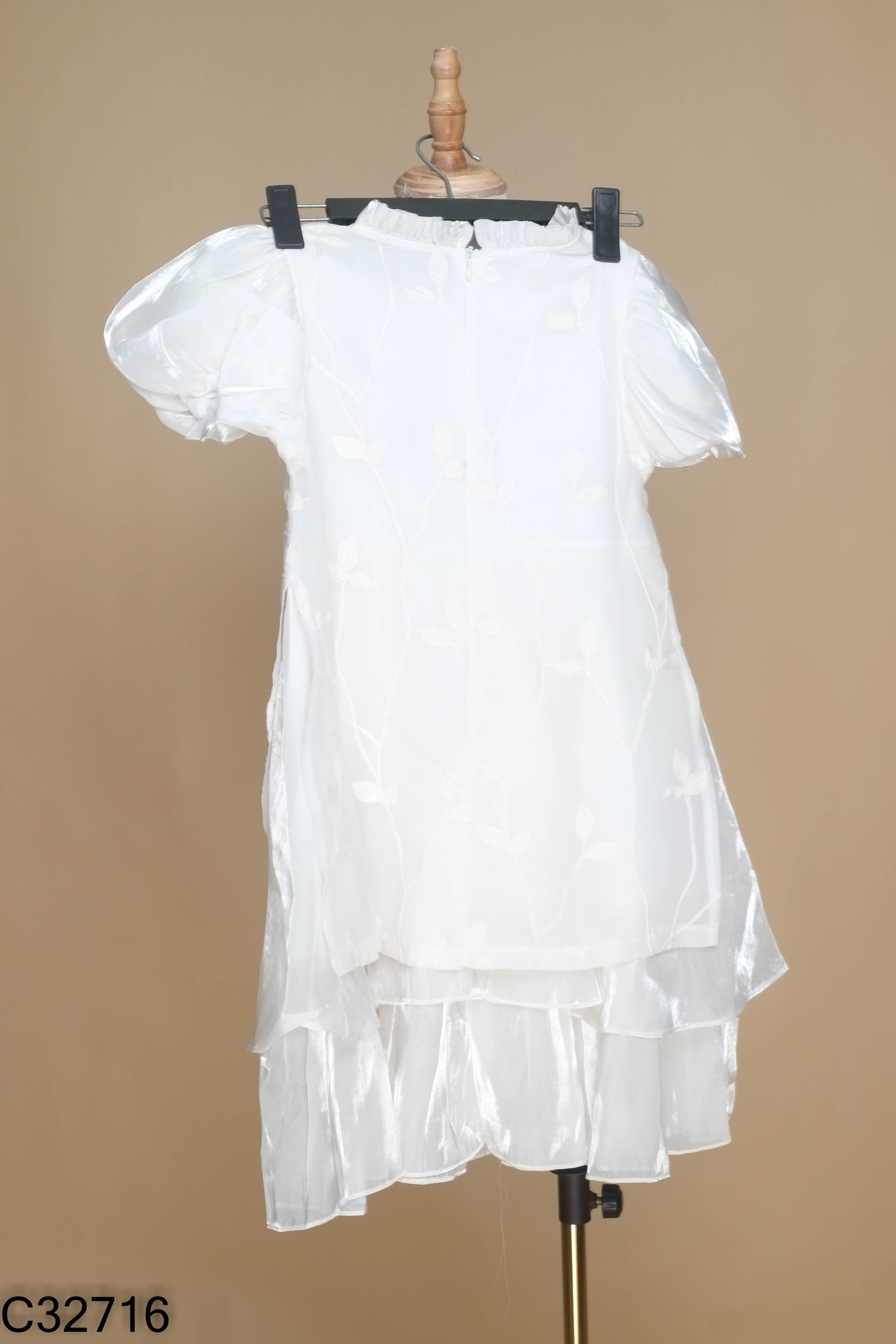 Váy voan trắng thêu họa tiết KIDS